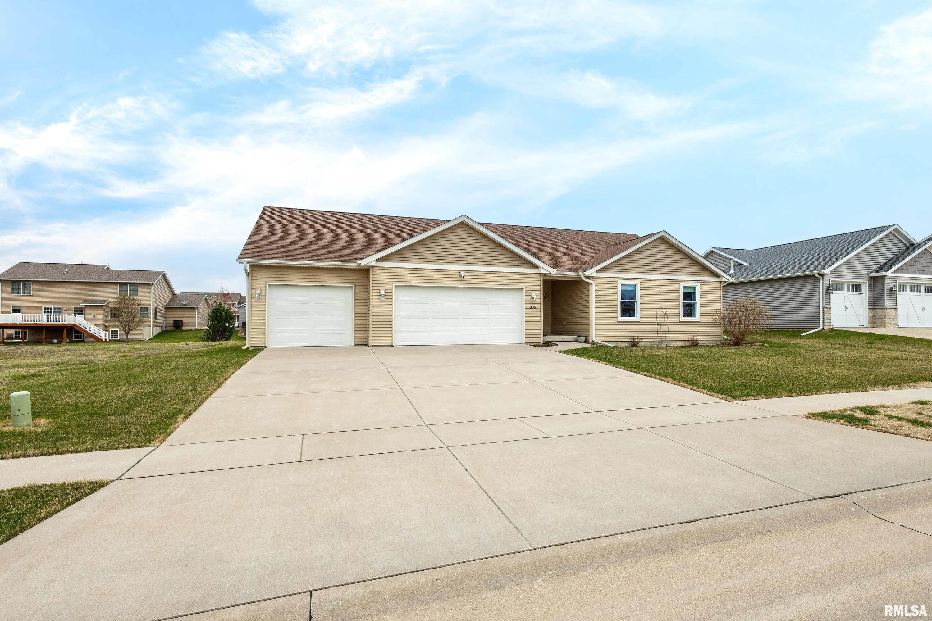 306 W Torrey Pines Drive, Eldridge, Iowa image 3