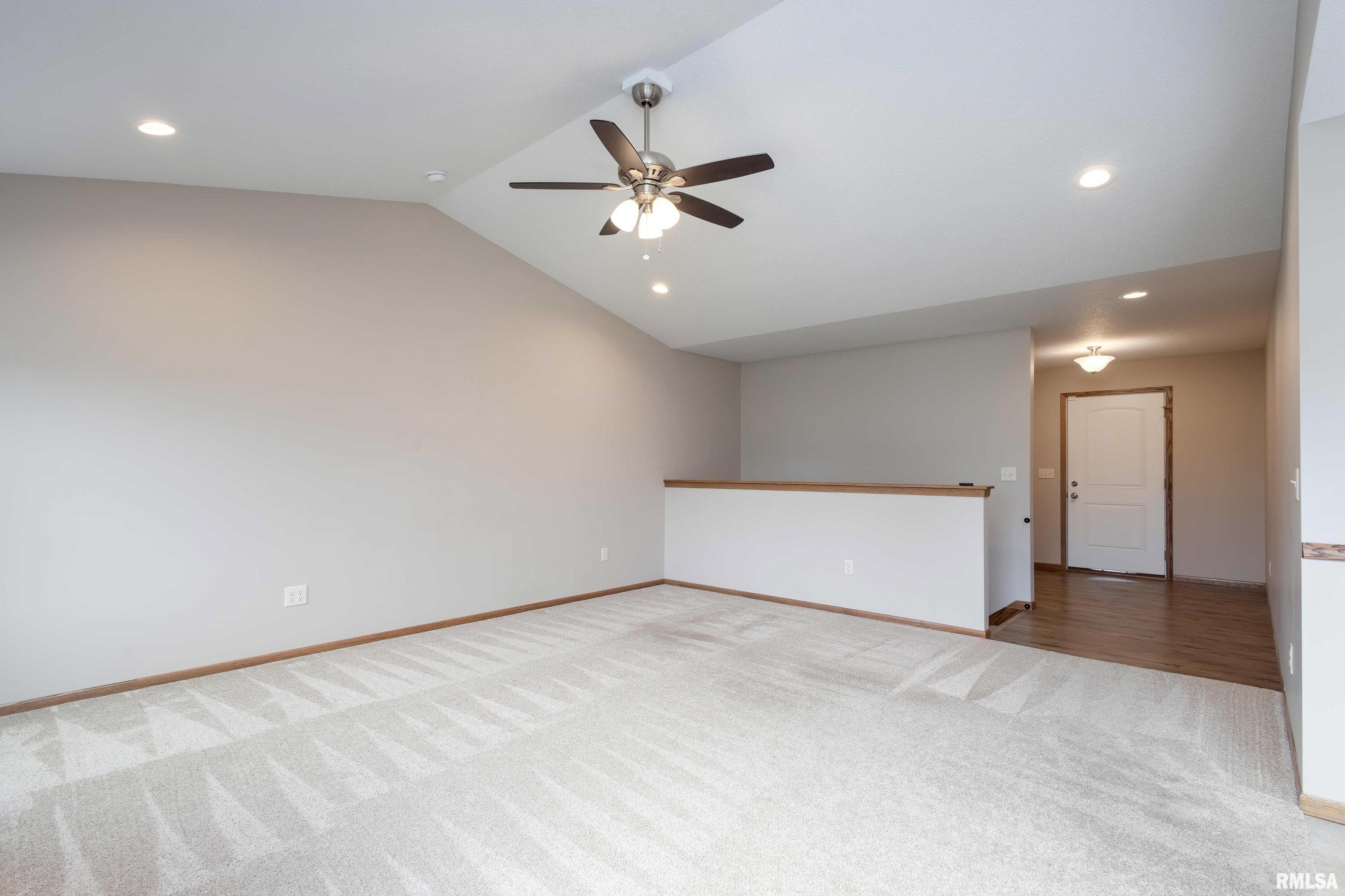 306 W Torrey Pines Drive, Eldridge, Iowa image 10