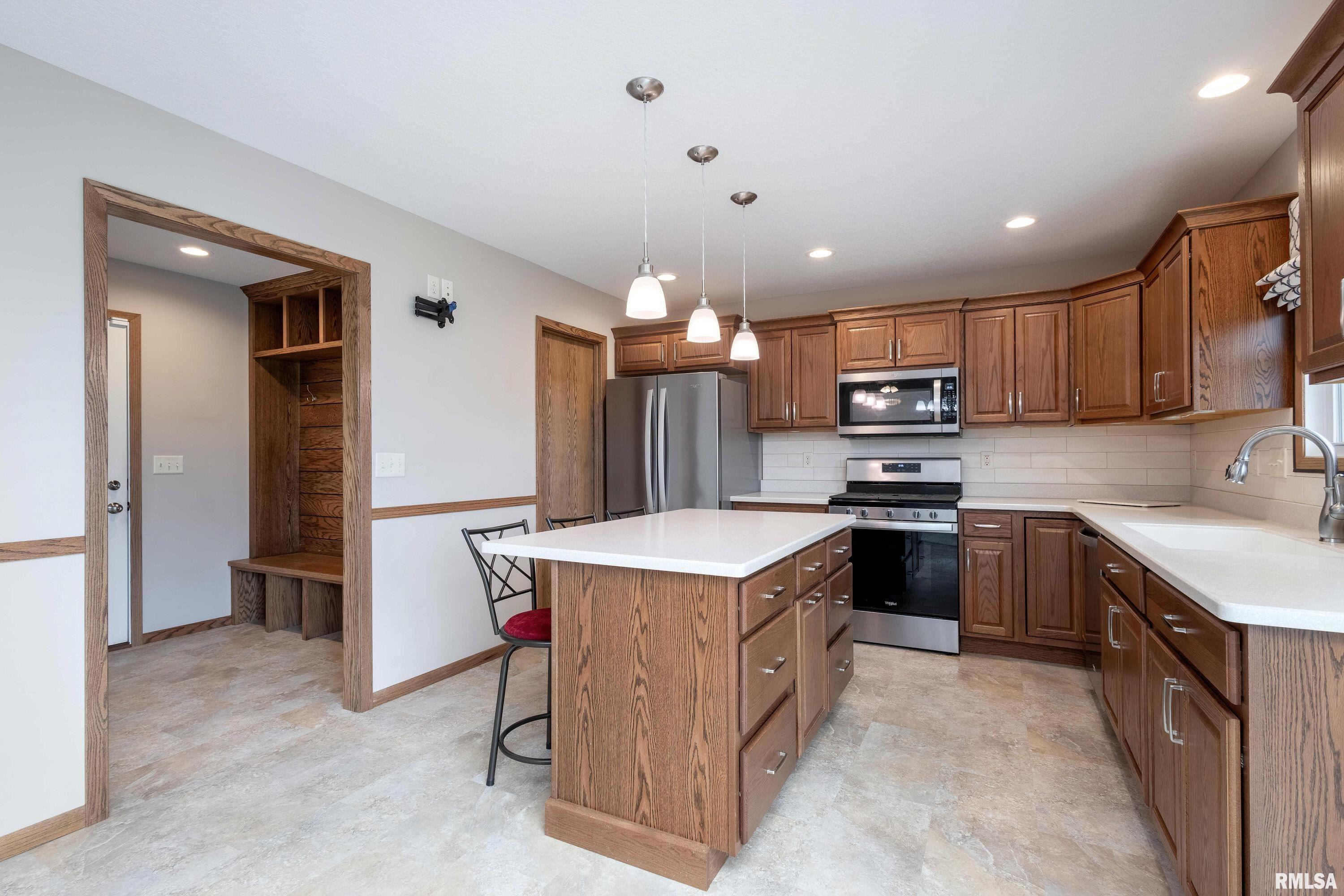 306 W Torrey Pines Drive, Eldridge, Iowa image 12