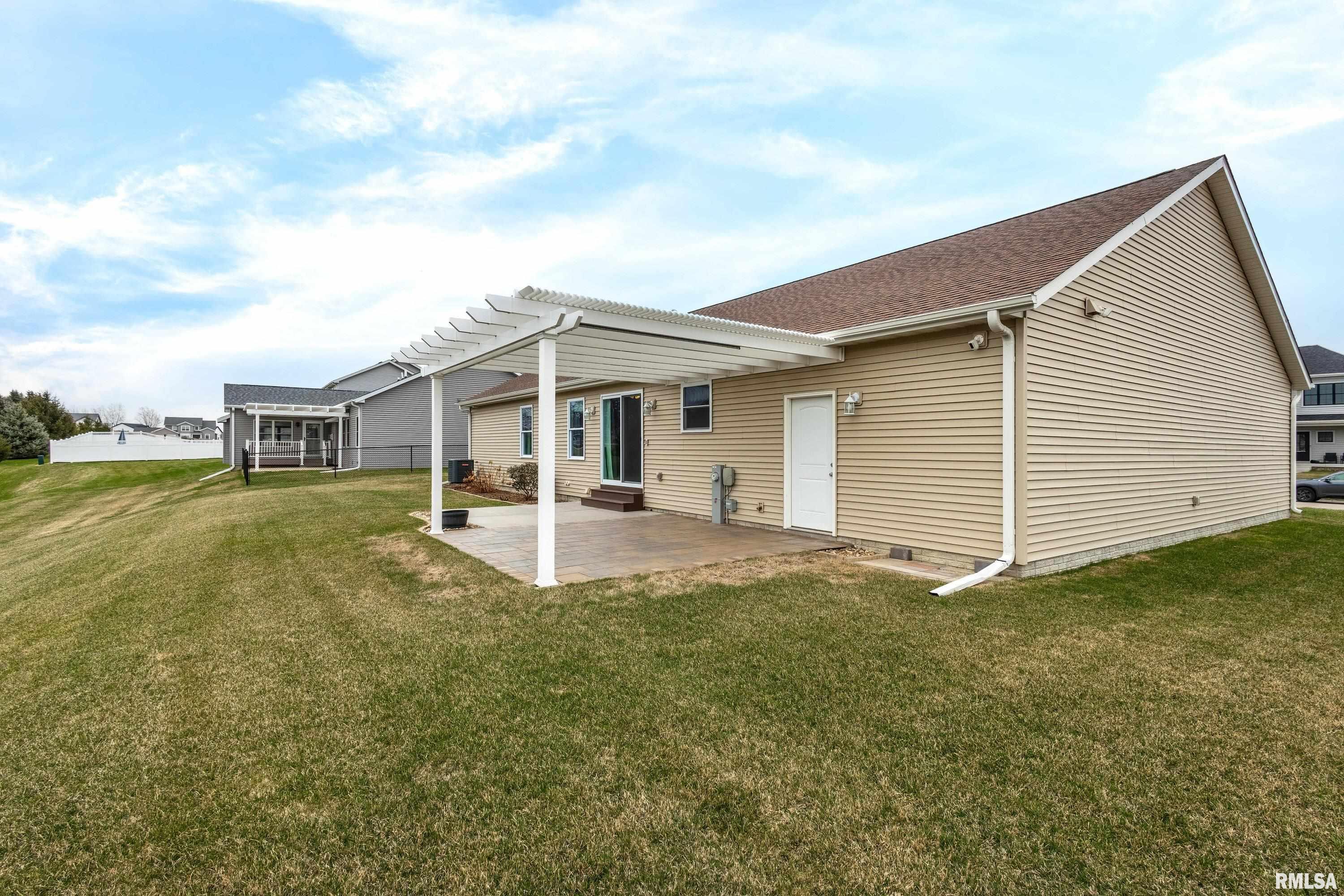 306 W Torrey Pines Drive, Eldridge, Iowa image 39
