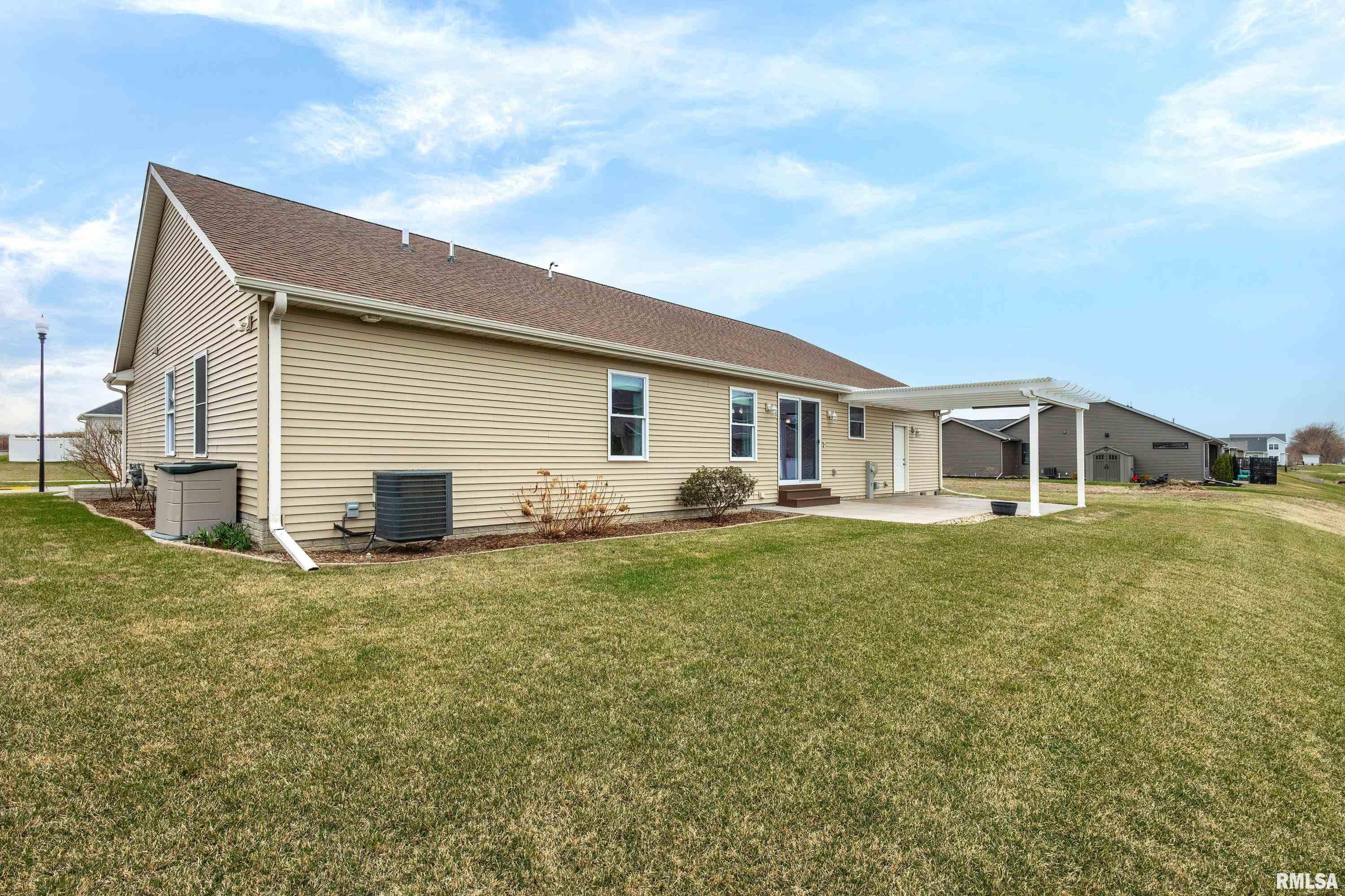 306 W Torrey Pines Drive, Eldridge, Iowa image 41