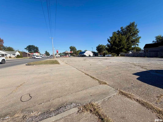 303 E DEYOUNG ST, MARION, IL 62959 - Image e04f69bb9afa603aaaf148067314febd/578990943