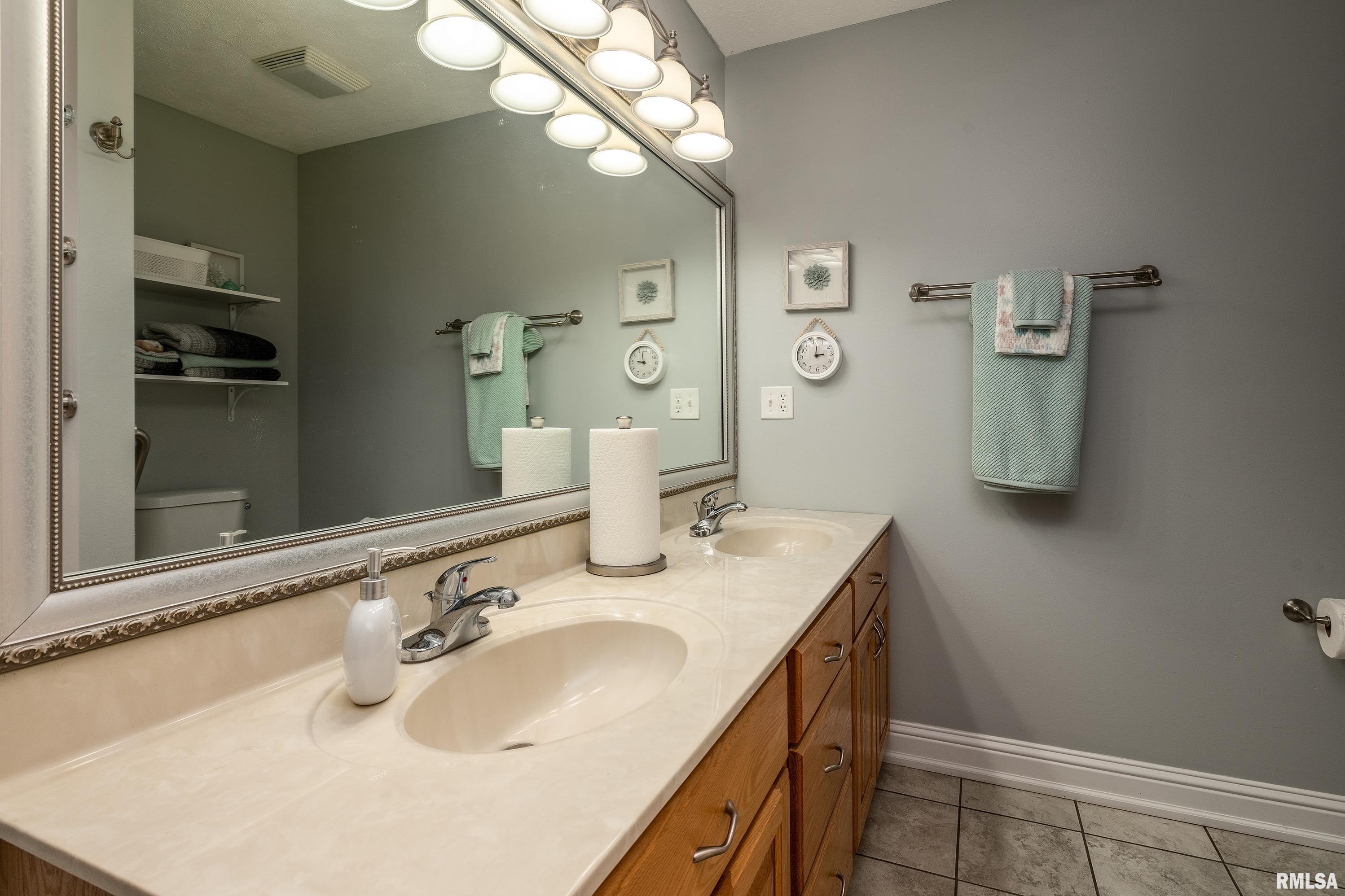 11293 Nora Lane, Carterville, Illinois image 18