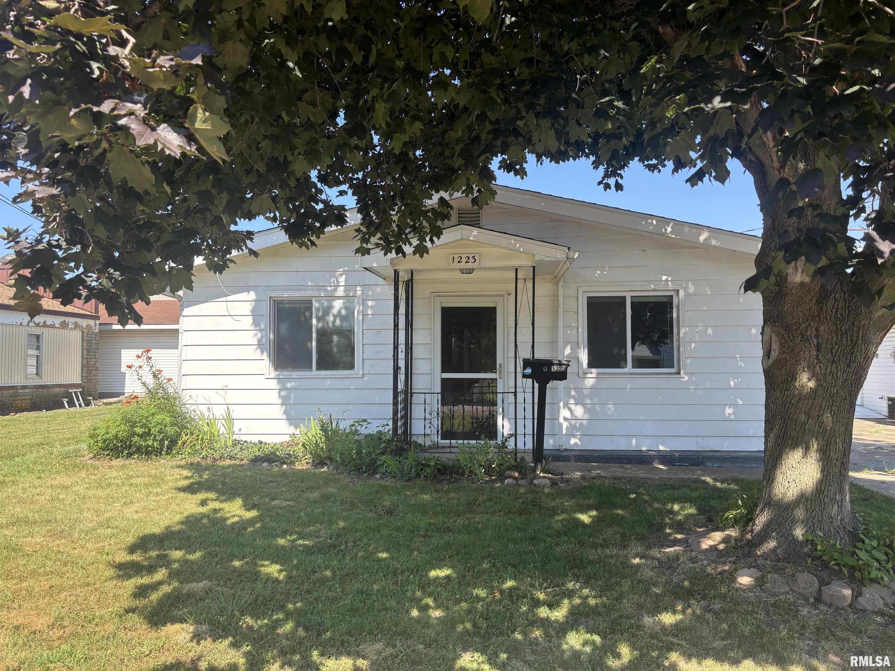 Photo 1 of 22 — 1223 N 2ND Street, Chillicothe, IL 61523