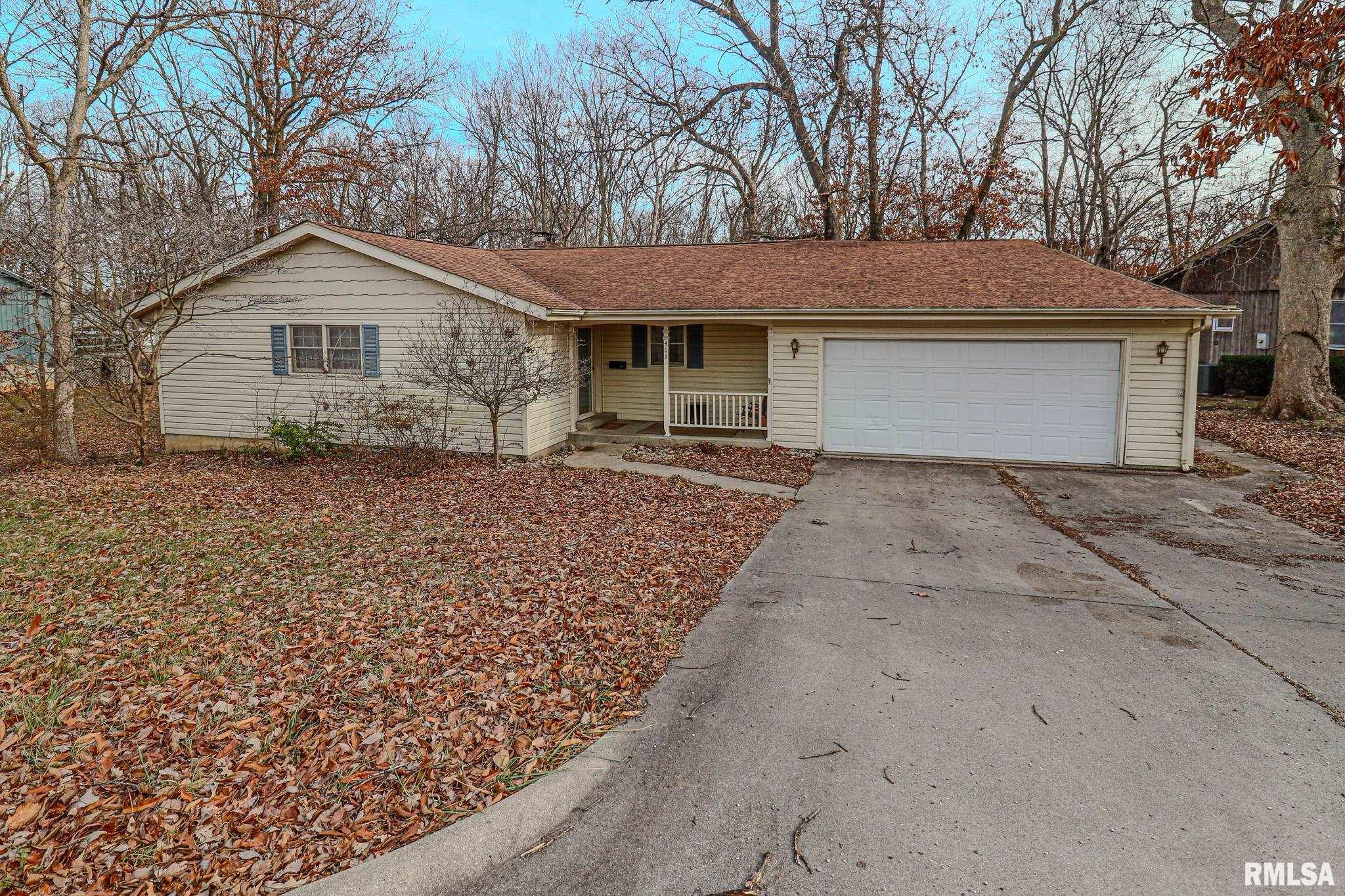 401 Oakbrook Drive, Carlinville, Illinois image 1