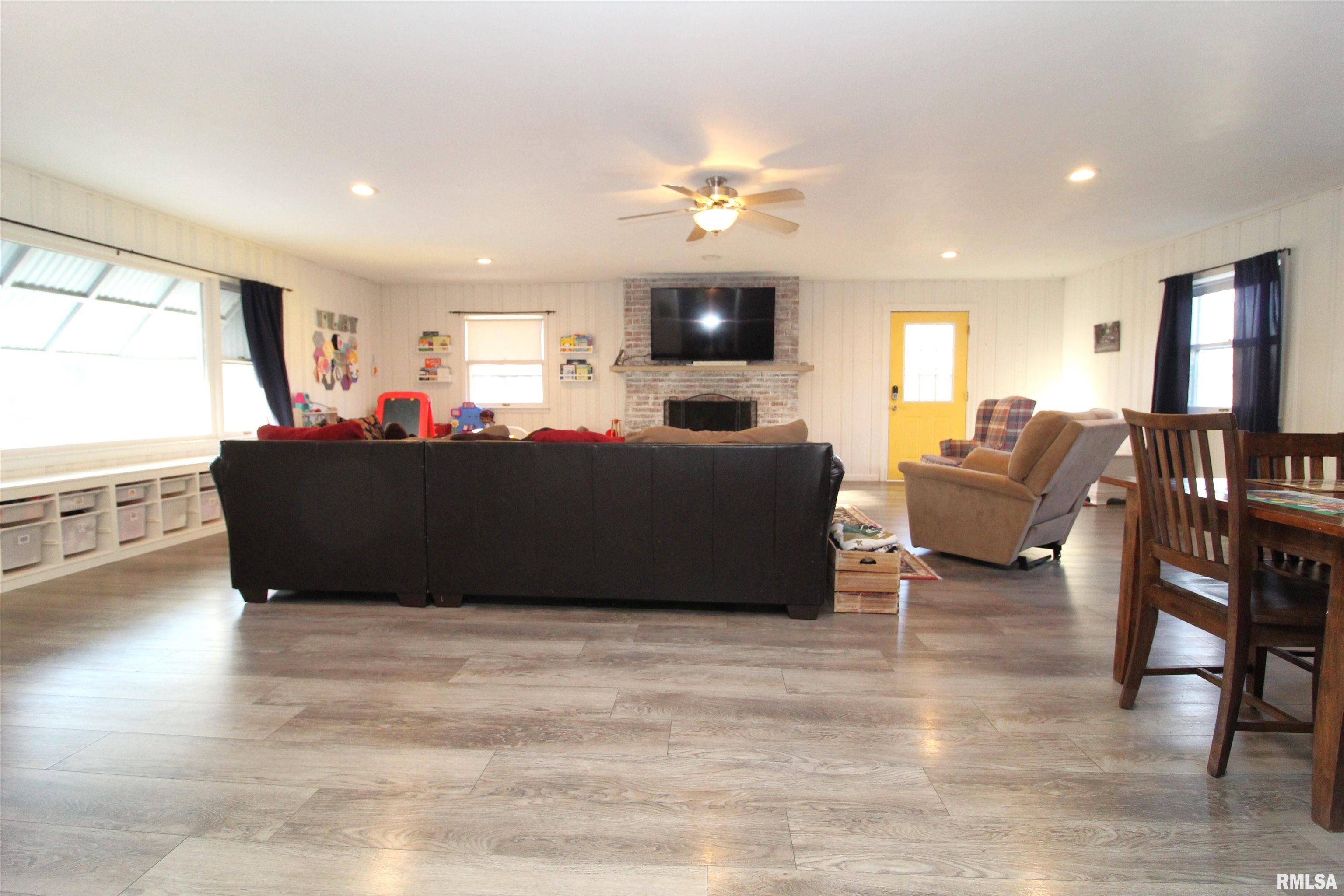 301 E Jefferson Street, Washington, Illinois image 45