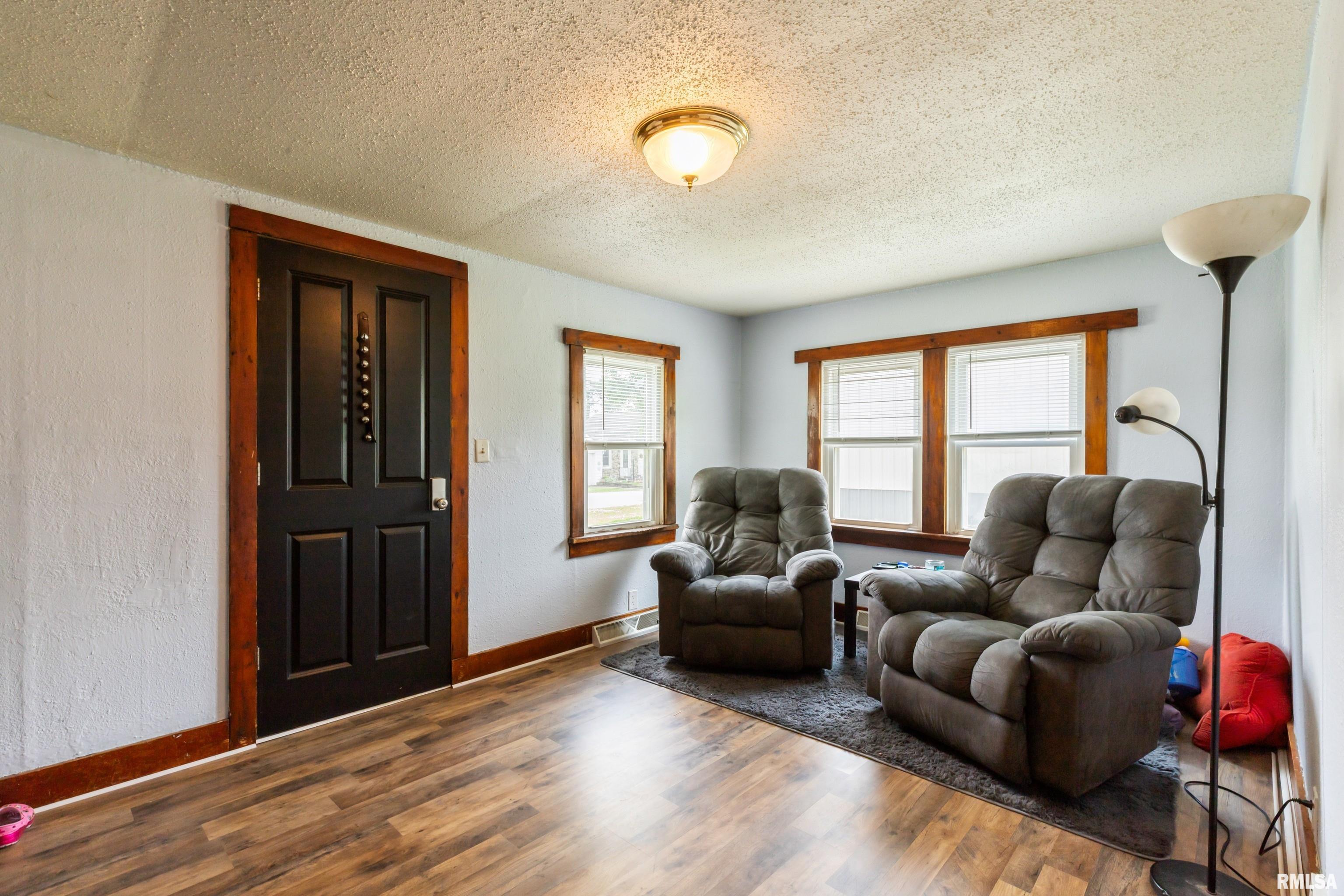 309 Grant Avenue, Lowden, Iowa image 4