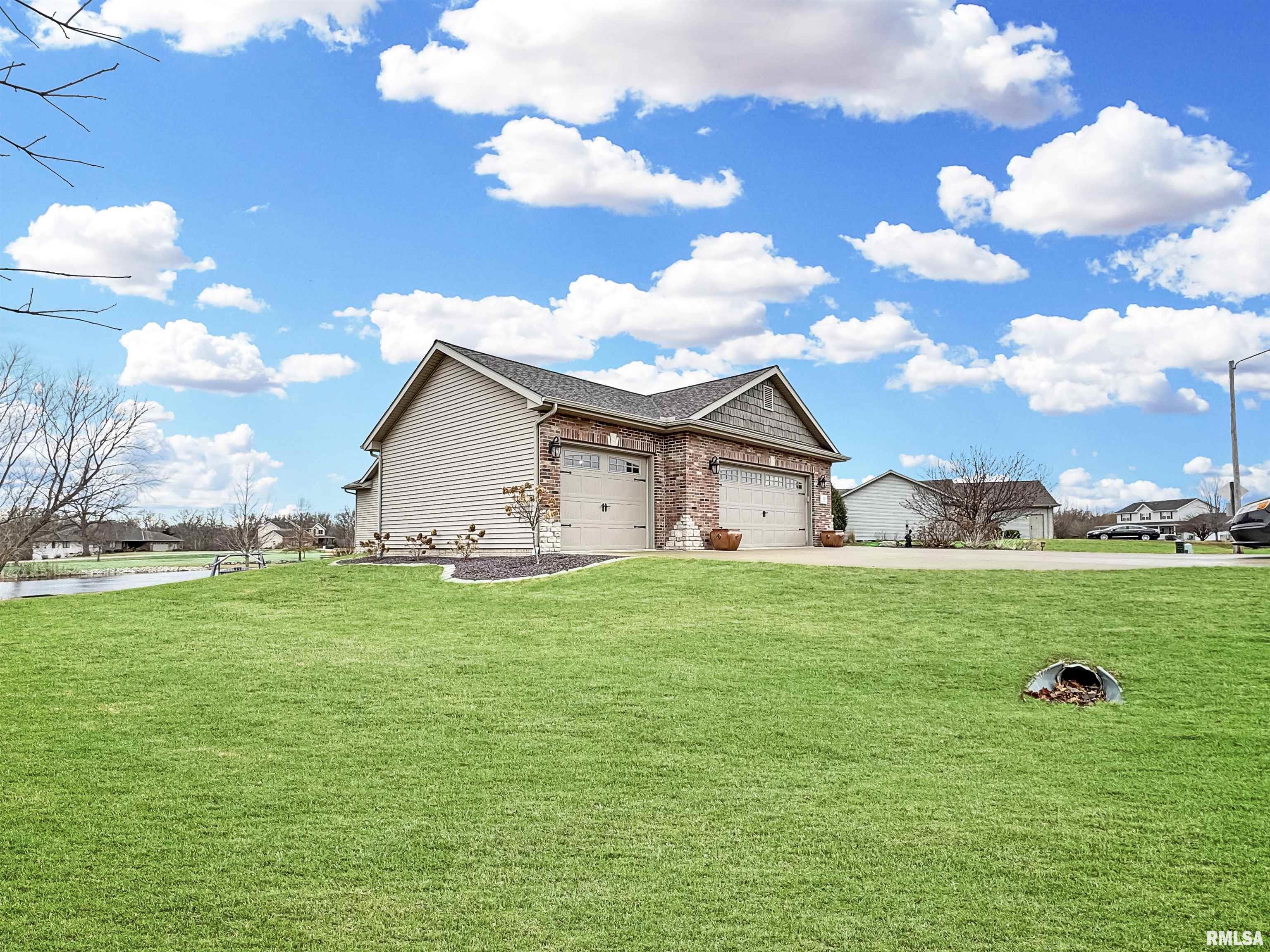 221 Lake Pointe Drive, Goodfield, Illinois image 2