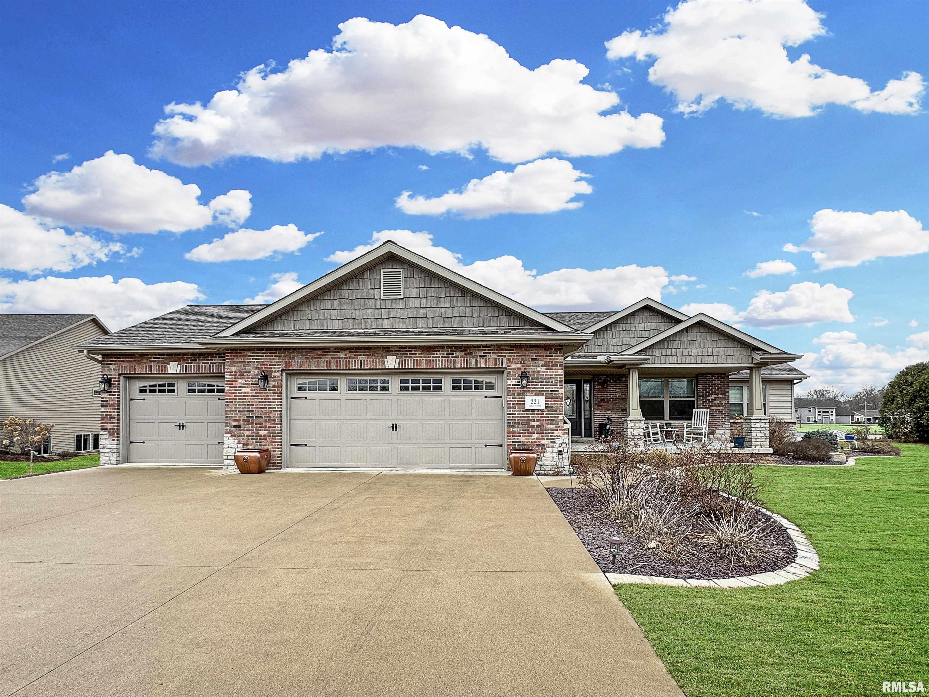 221 Lake Pointe Drive, Goodfield, Illinois image 1