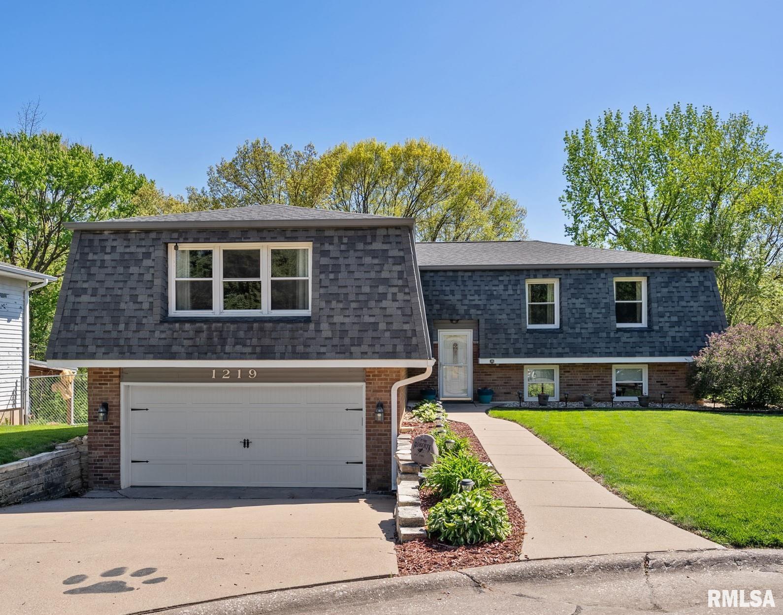 1219 8th Street Court, Hampton, Illinois image 2