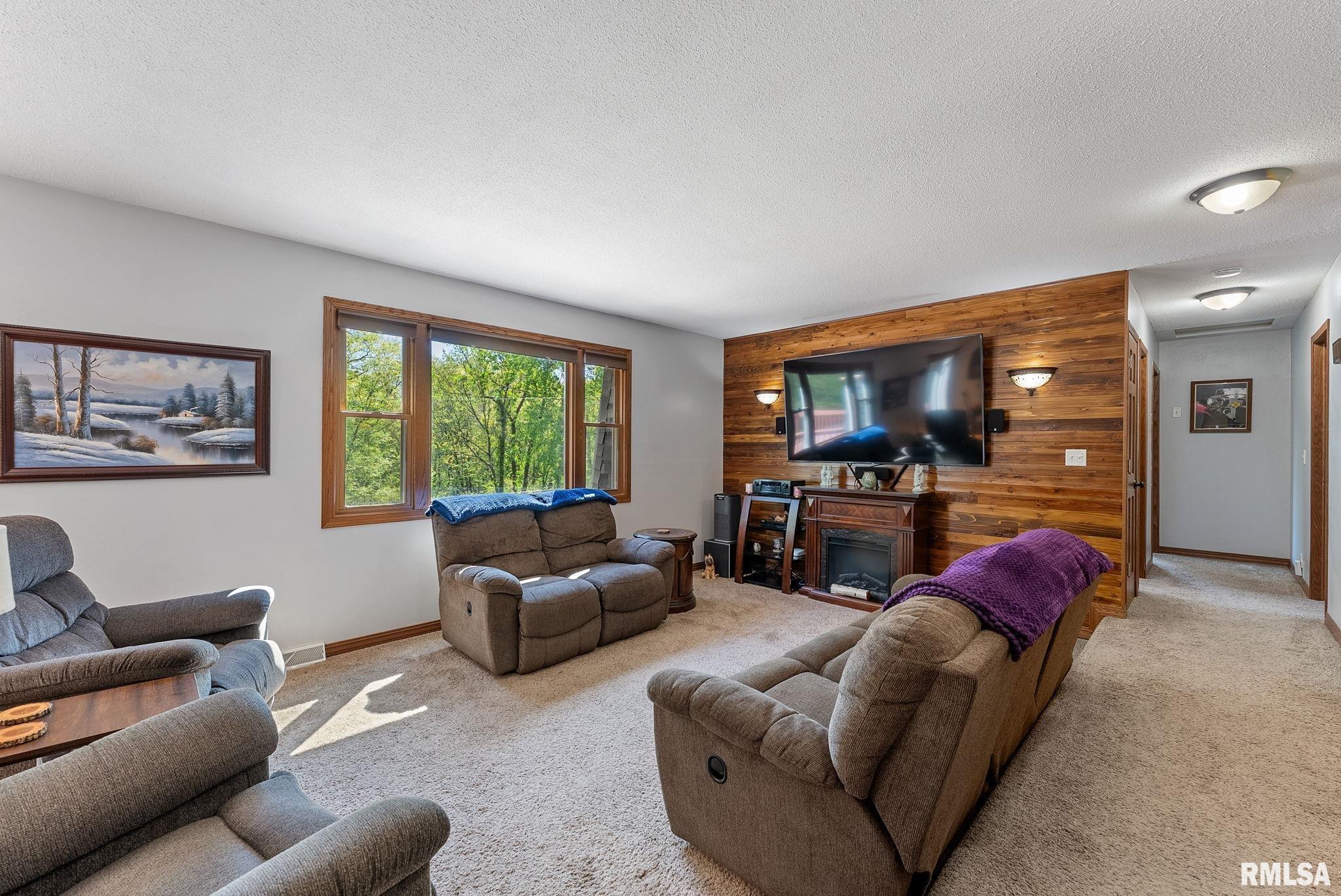1219 8th Street Court, Hampton, Illinois image 9