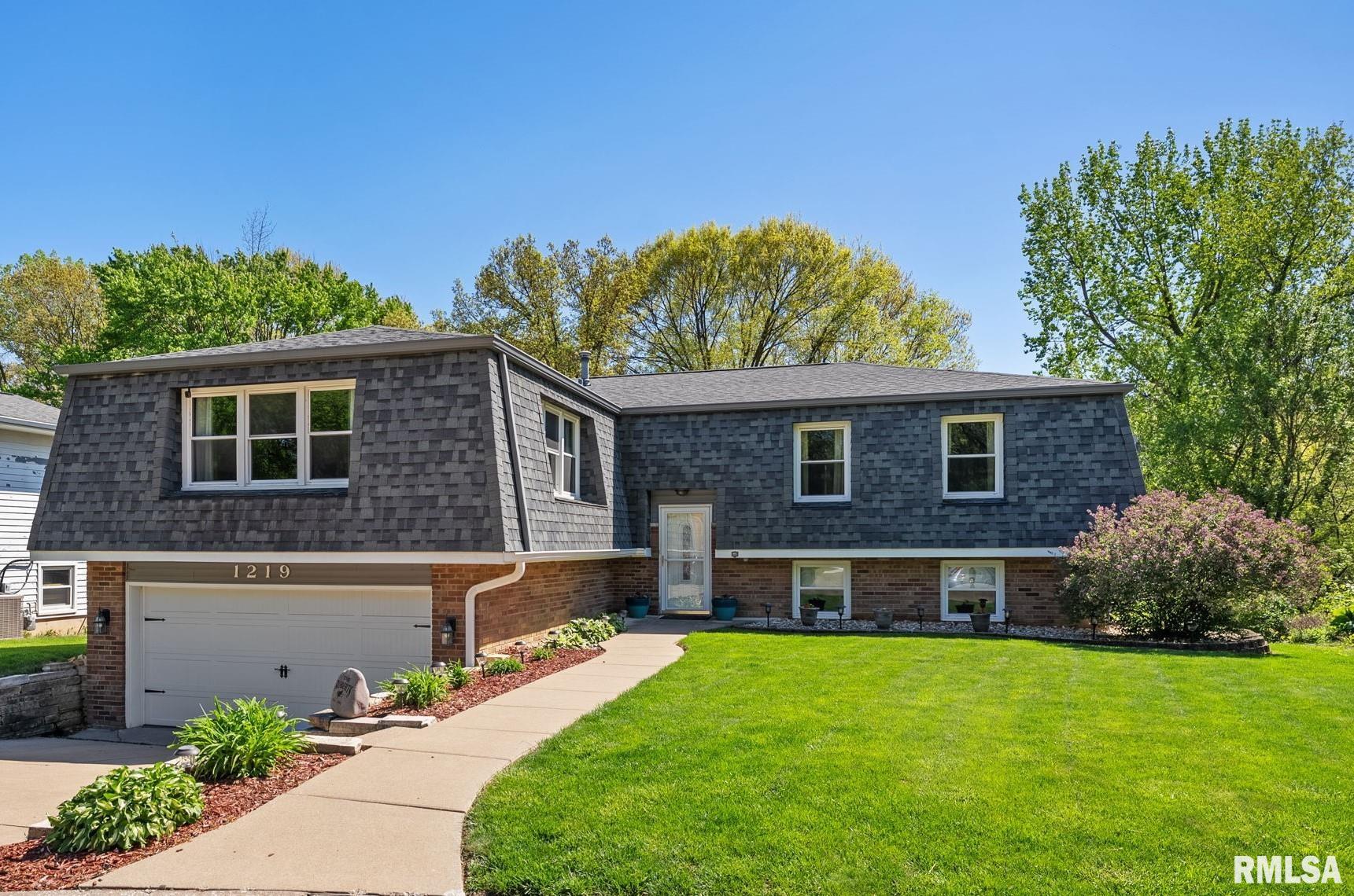 1219 8th Street Court, Hampton, Illinois image 1