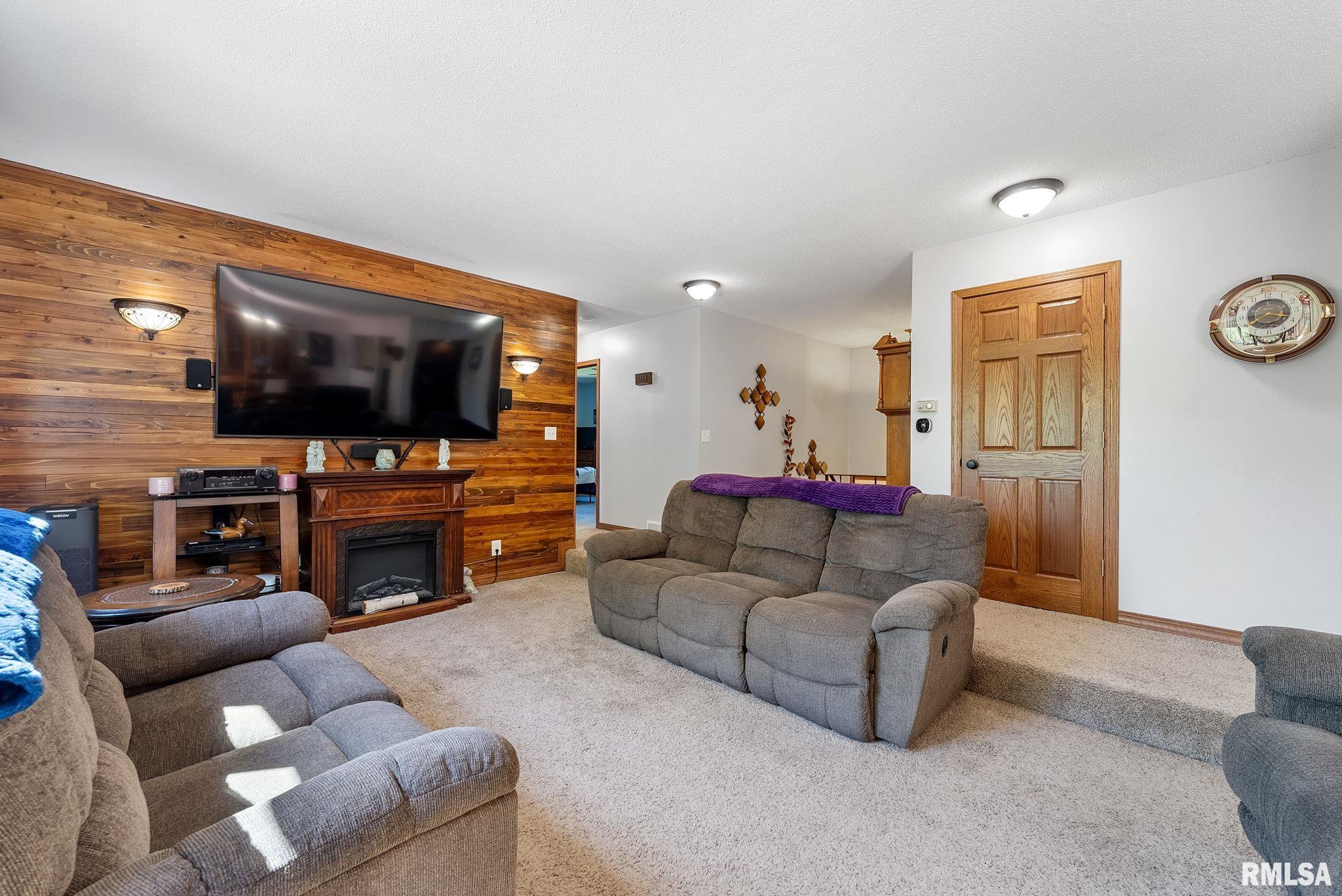 1219 8th Street Court, Hampton, Illinois image 8