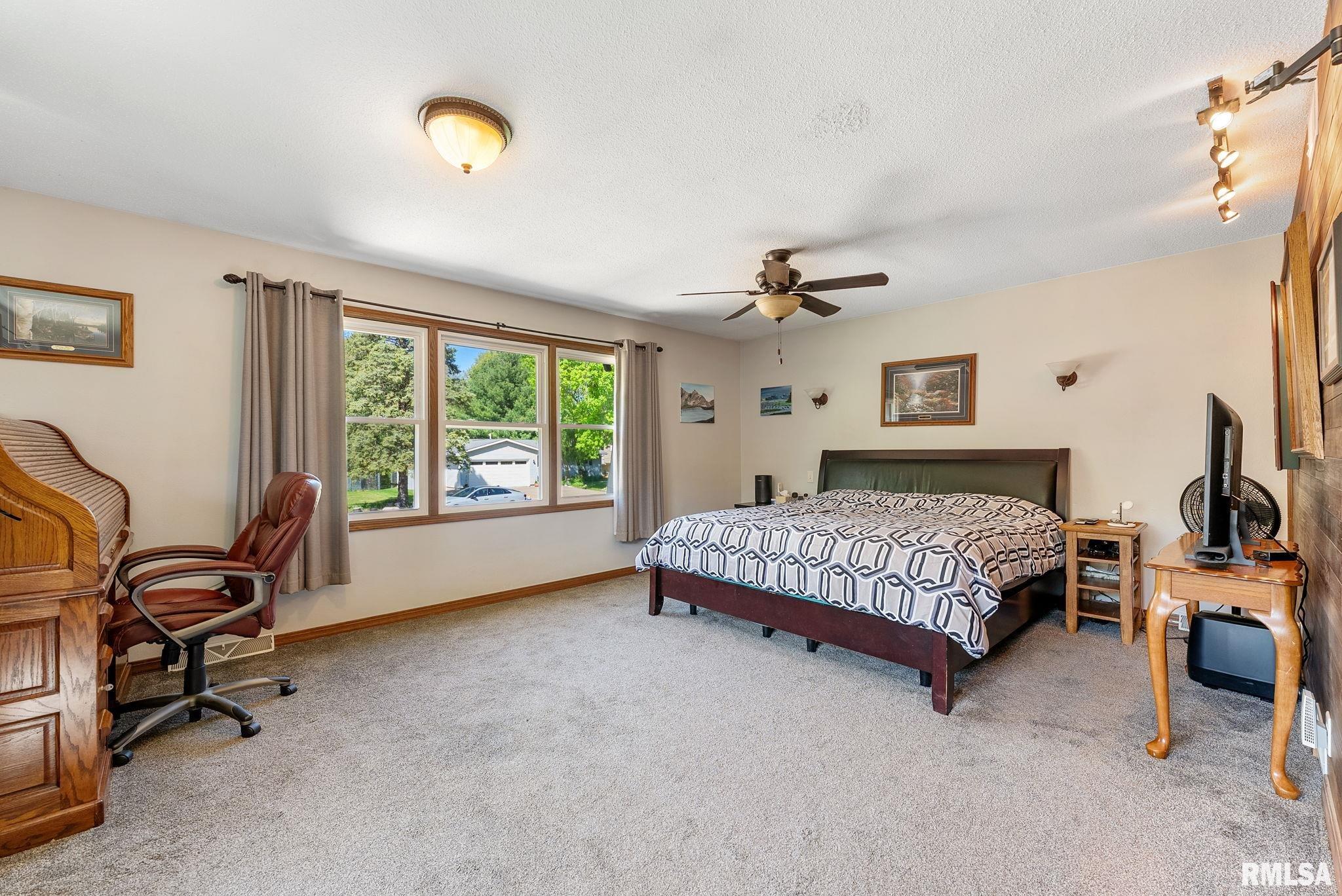 1219 8th Street Court, Hampton, Illinois image 11