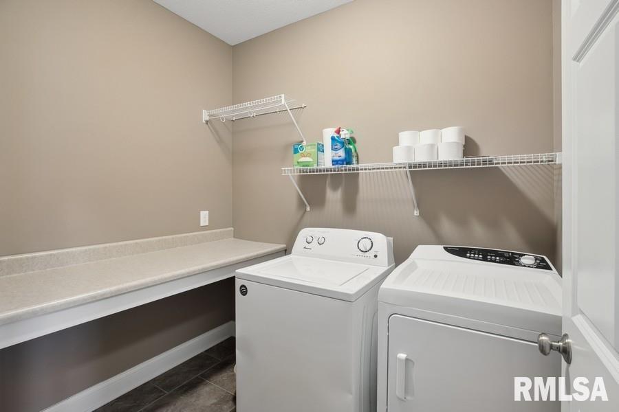 5823 Shawnee Drive, Davenport, Iowa image 28