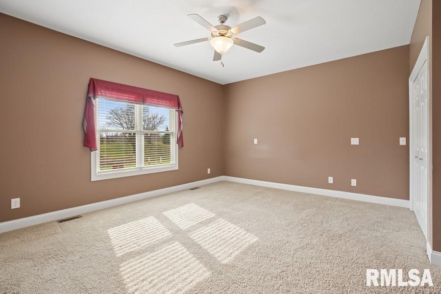5823 Shawnee Drive, Davenport, Iowa image 24