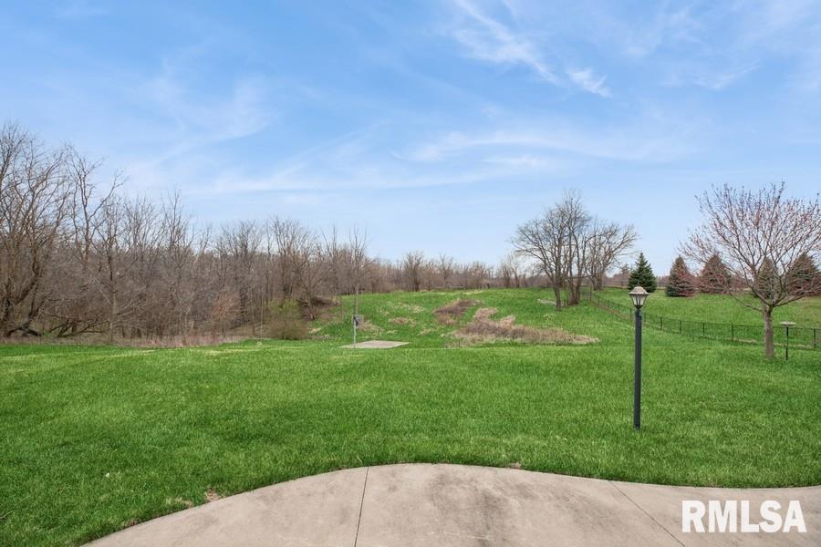 5823 Shawnee Drive, Davenport, Iowa image 7