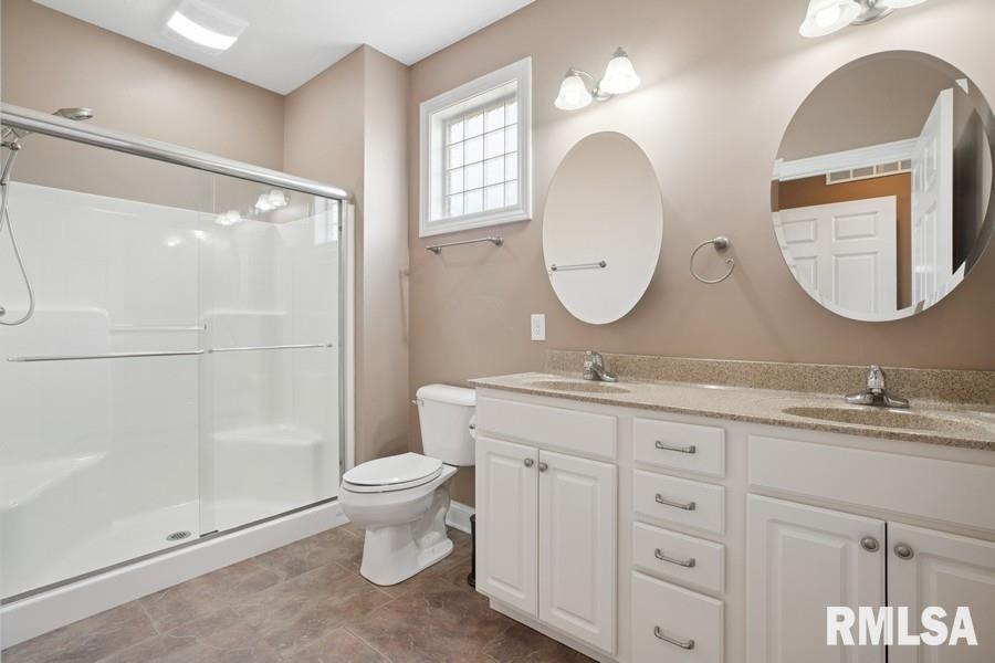 5823 Shawnee Drive, Davenport, Iowa image 26