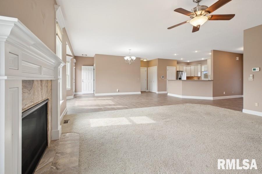 5823 Shawnee Drive, Davenport, Iowa image 12