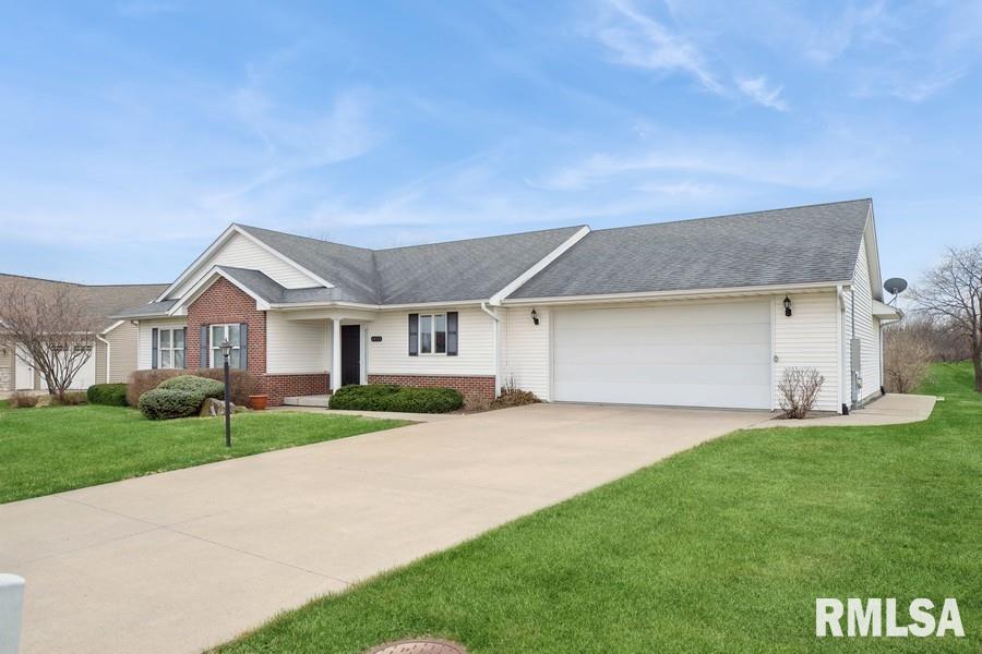 5823 Shawnee Drive, Davenport, Iowa image 2