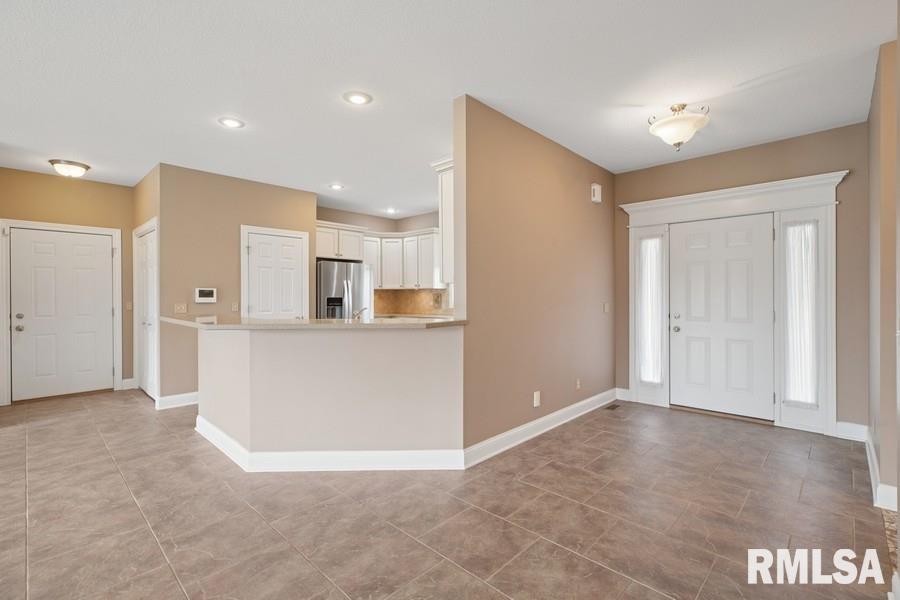 5823 Shawnee Drive, Davenport, Iowa image 19
