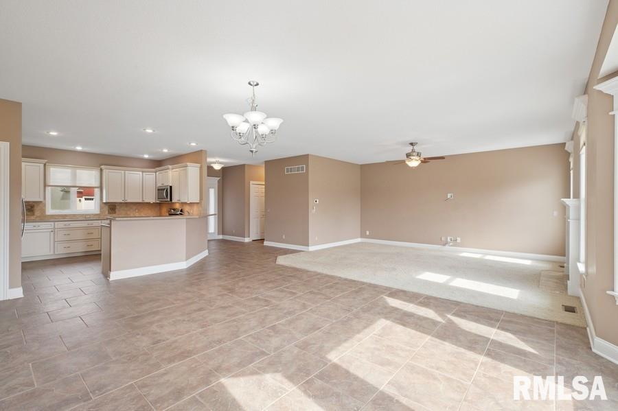 5823 Shawnee Drive, Davenport, Iowa image 22
