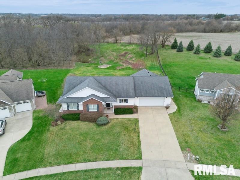 5823 Shawnee Drive, Davenport, Iowa image 38