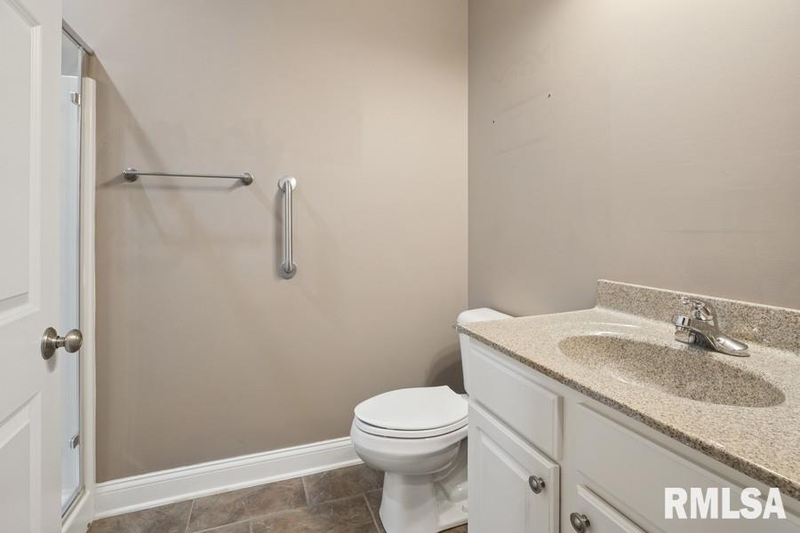 5823 Shawnee Drive, Davenport, Iowa image 31