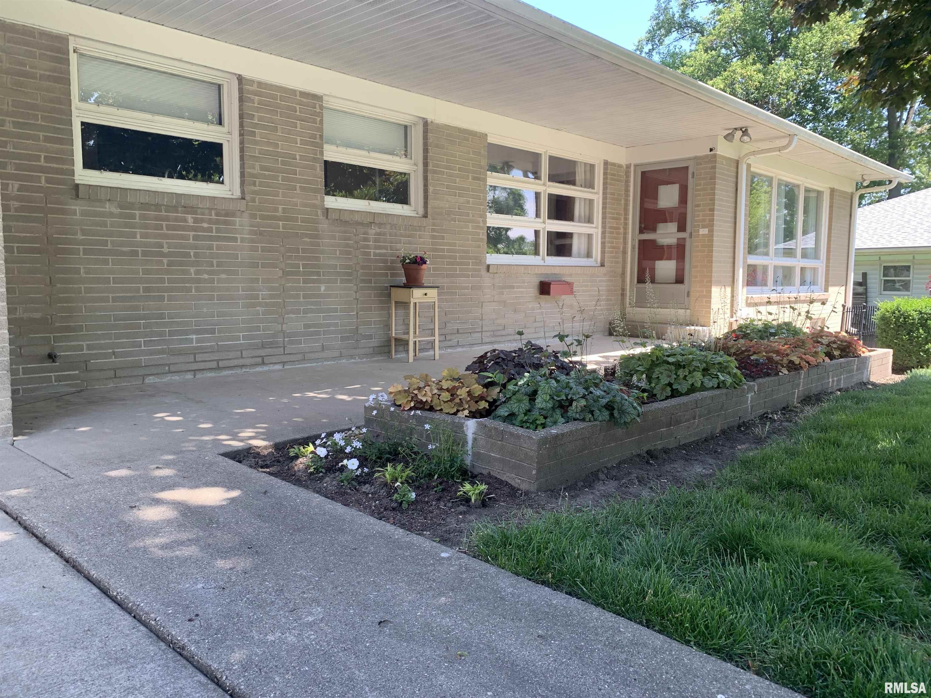 304 Dewey Drive, Jacksonville, Illinois image 5