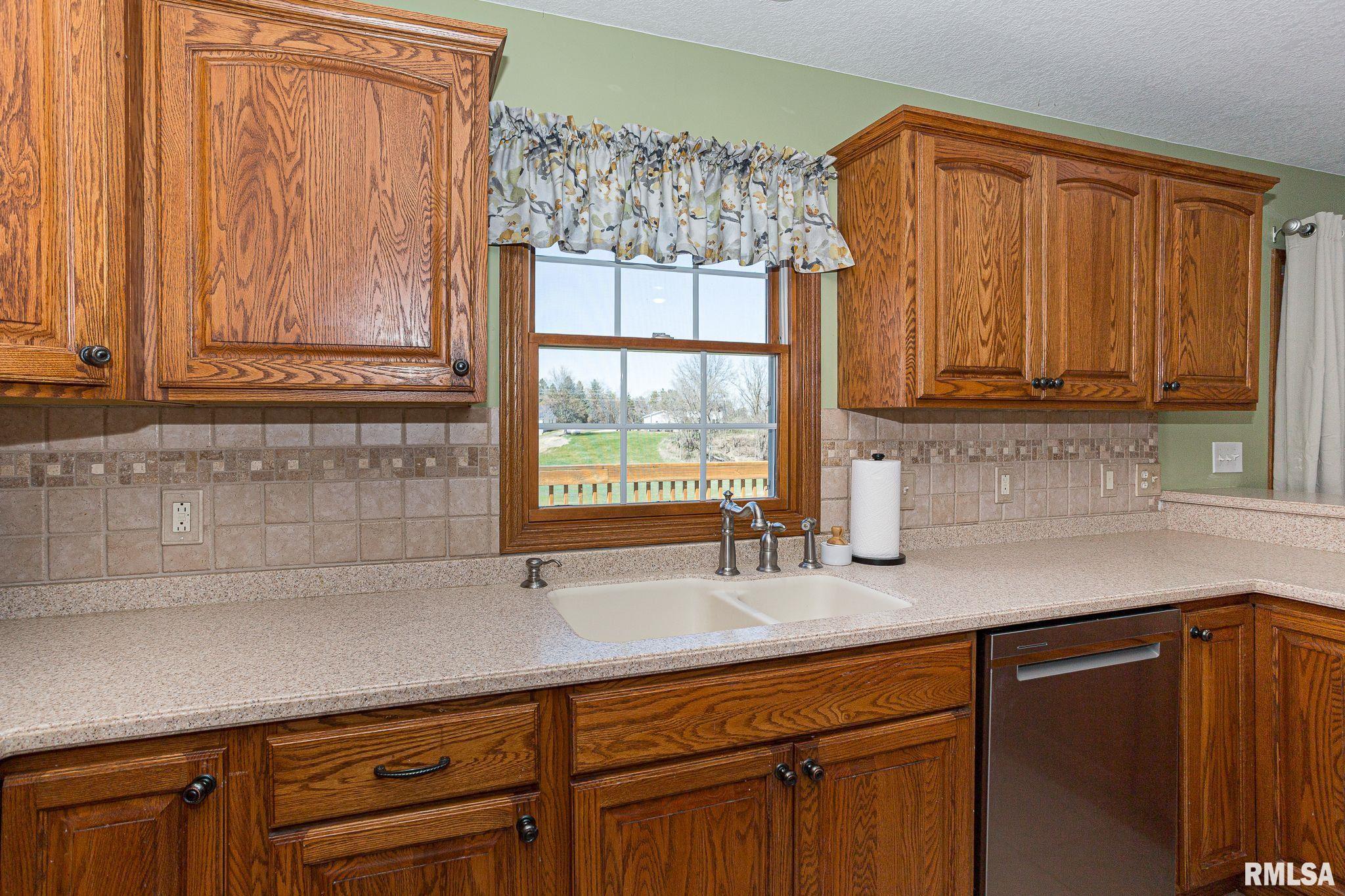 12 Douglas Way, Eldridge, Iowa image 11