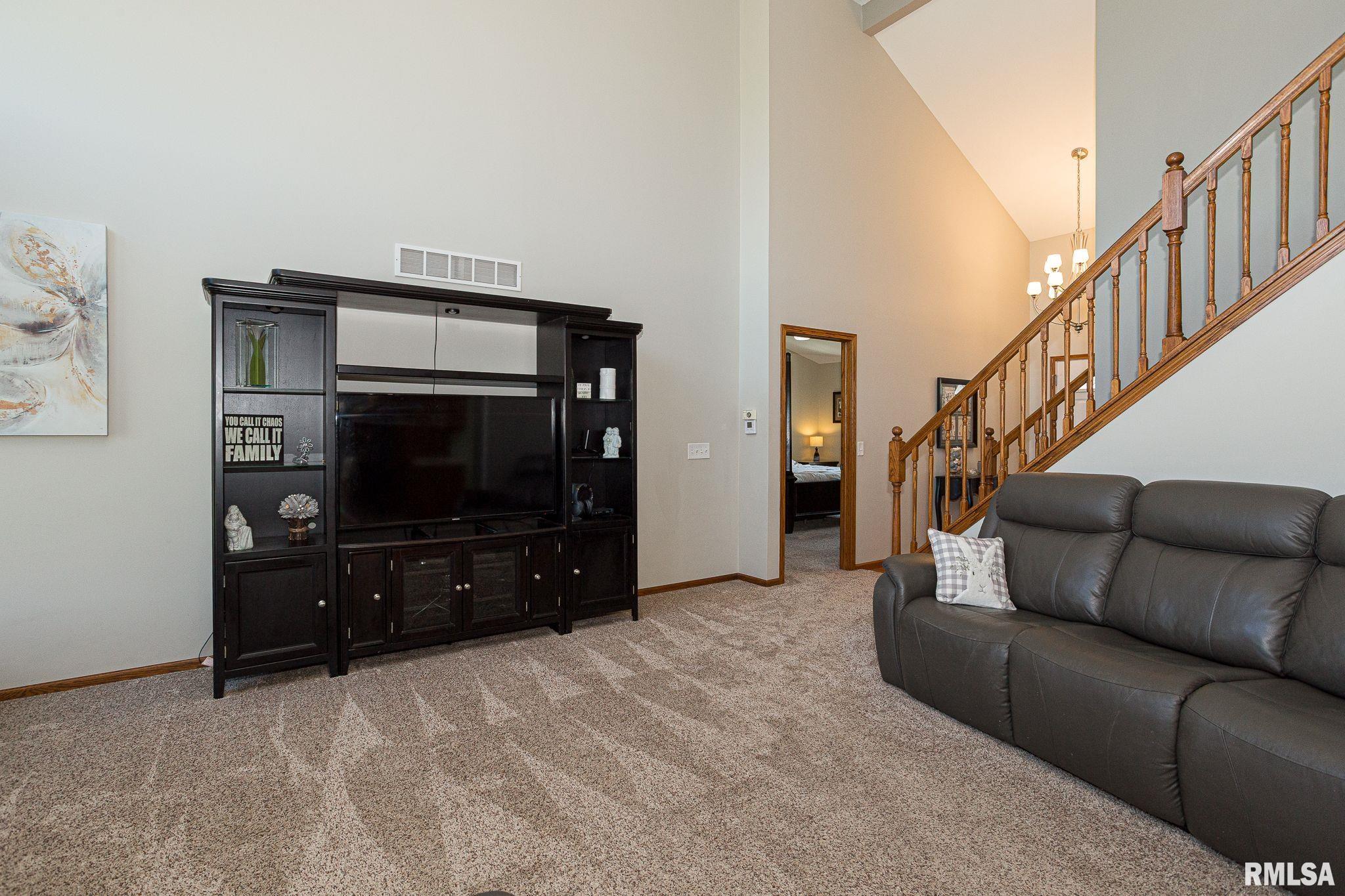 12 Douglas Way, Eldridge, Iowa image 6