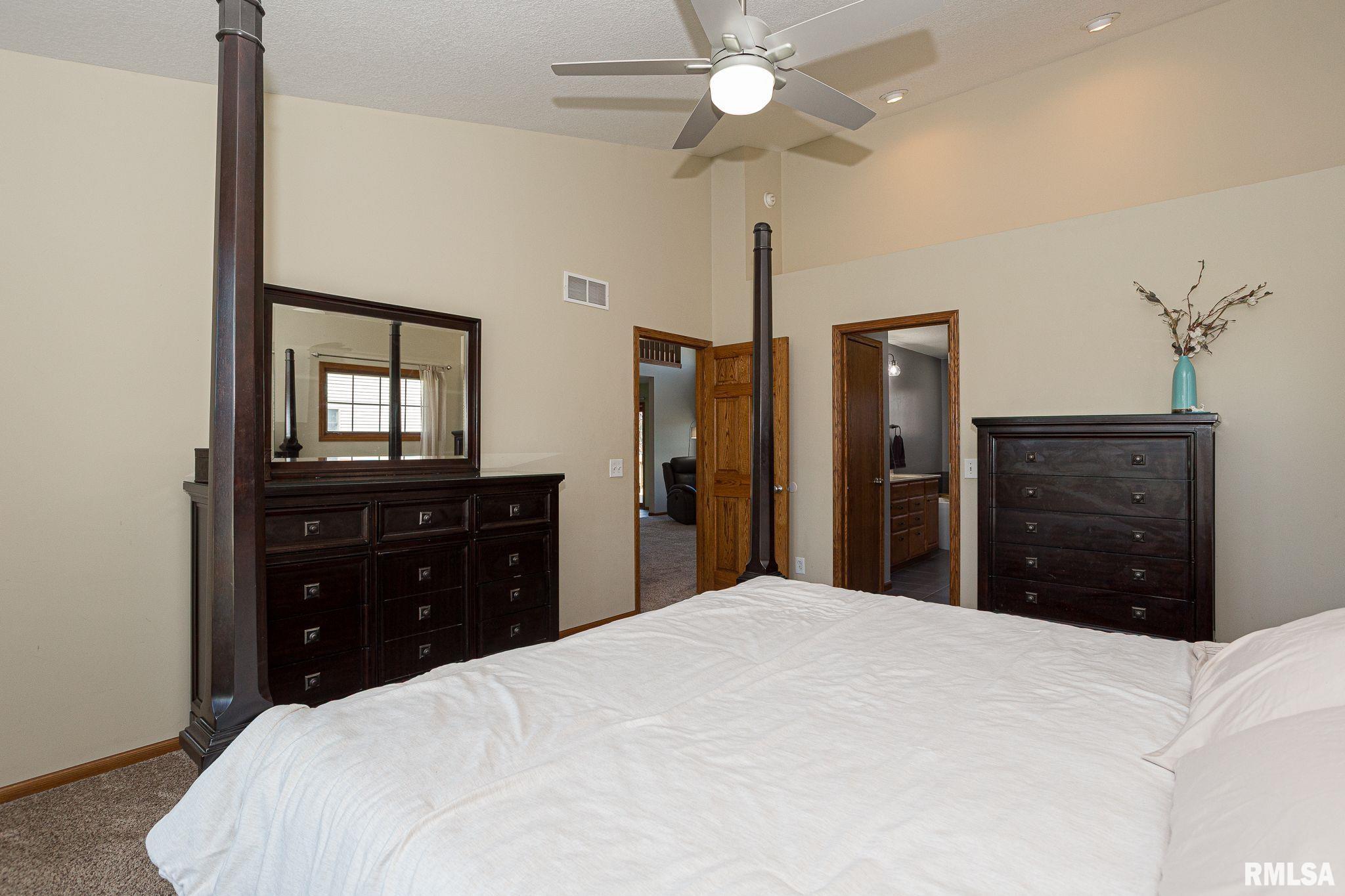 12 Douglas Way, Eldridge, Iowa image 18