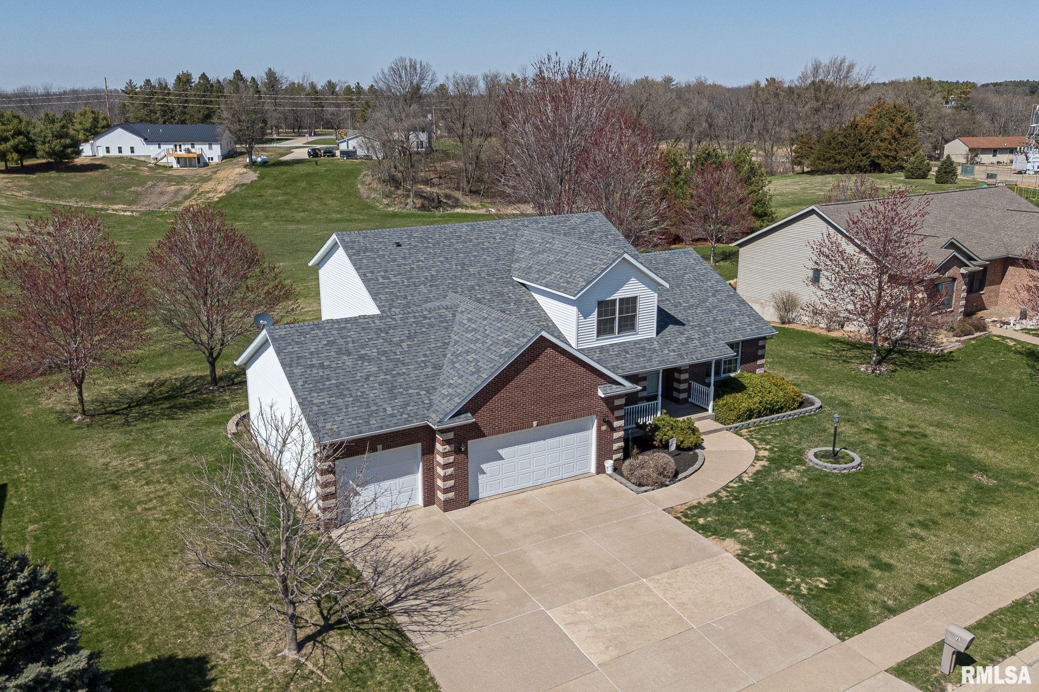 12 Douglas Way, Eldridge, Iowa image 3