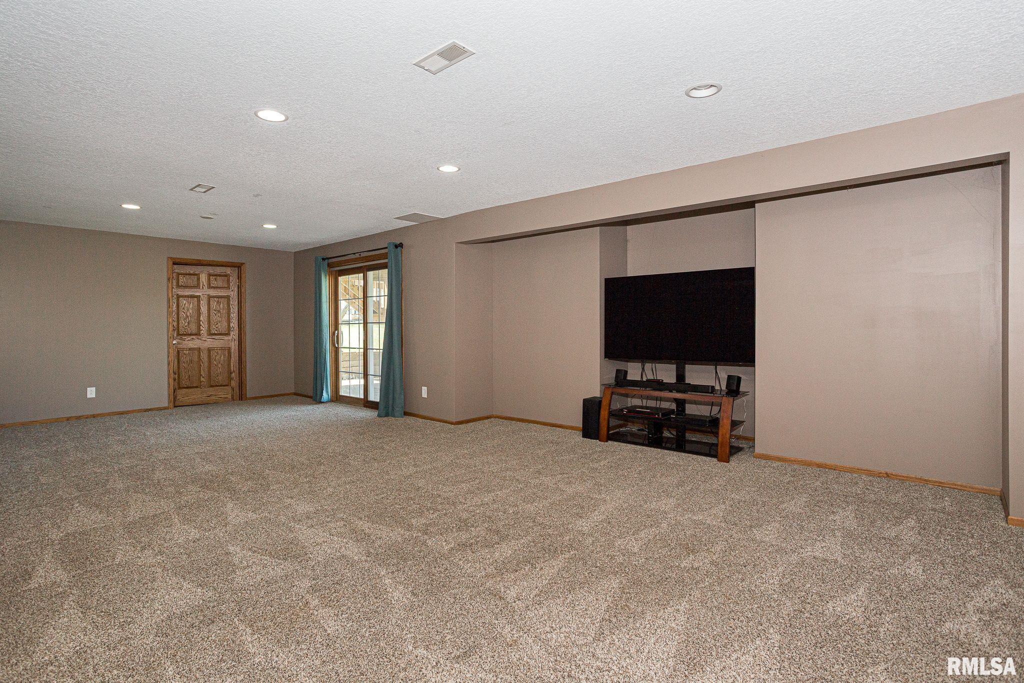 12 Douglas Way, Eldridge, Iowa image 30