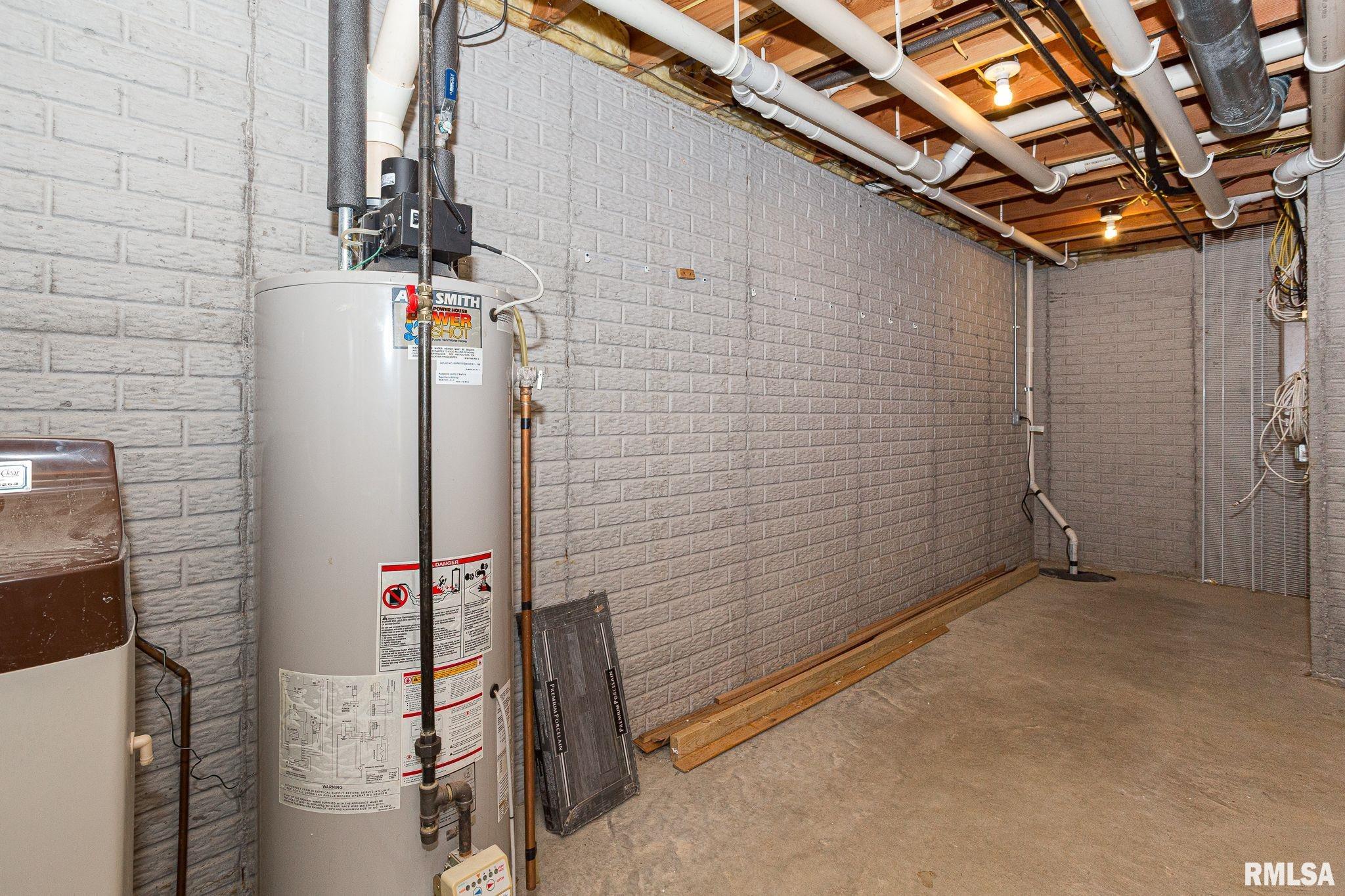 12 Douglas Way, Eldridge, Iowa image 38