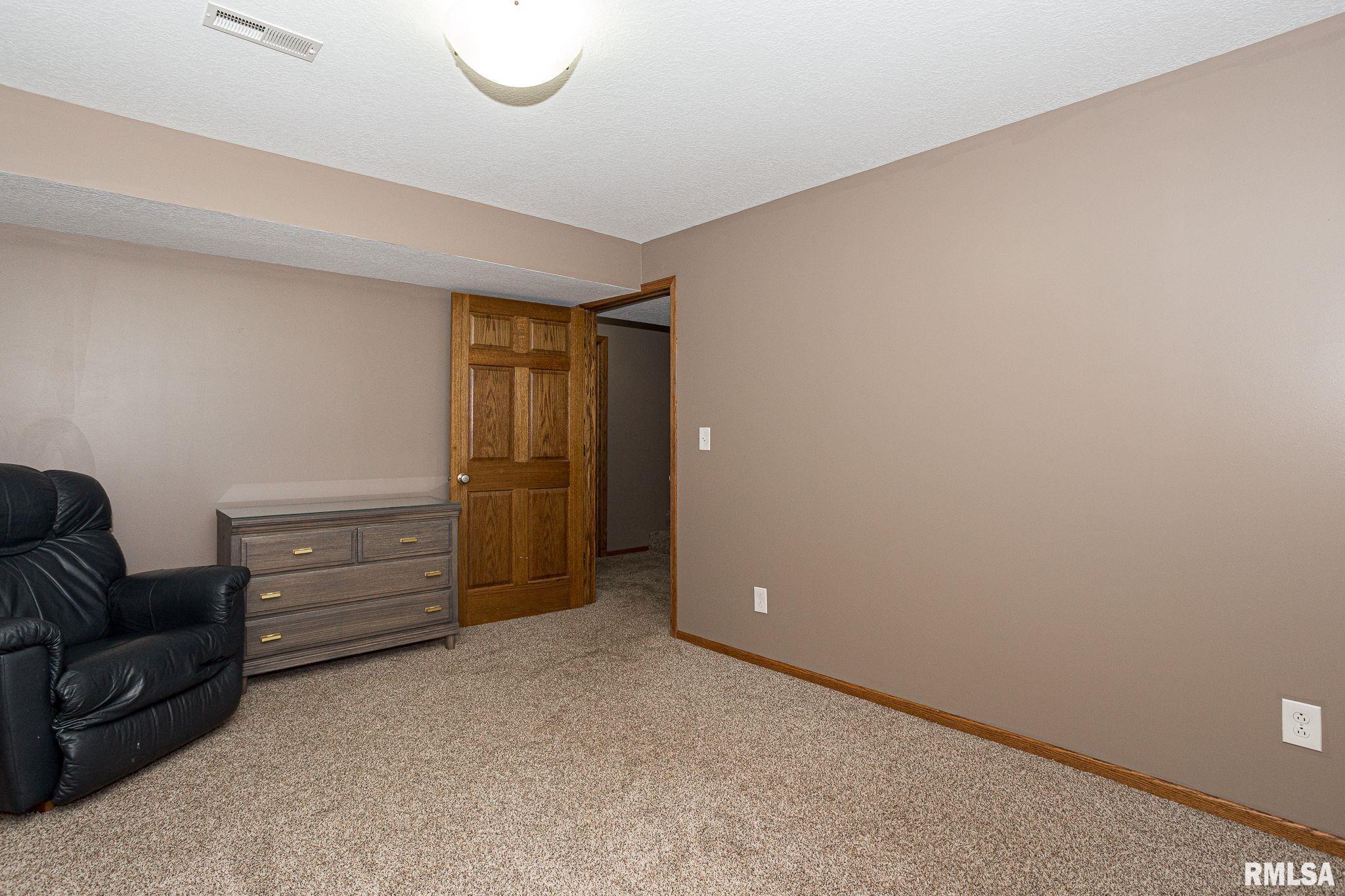 12 Douglas Way, Eldridge, Iowa image 35