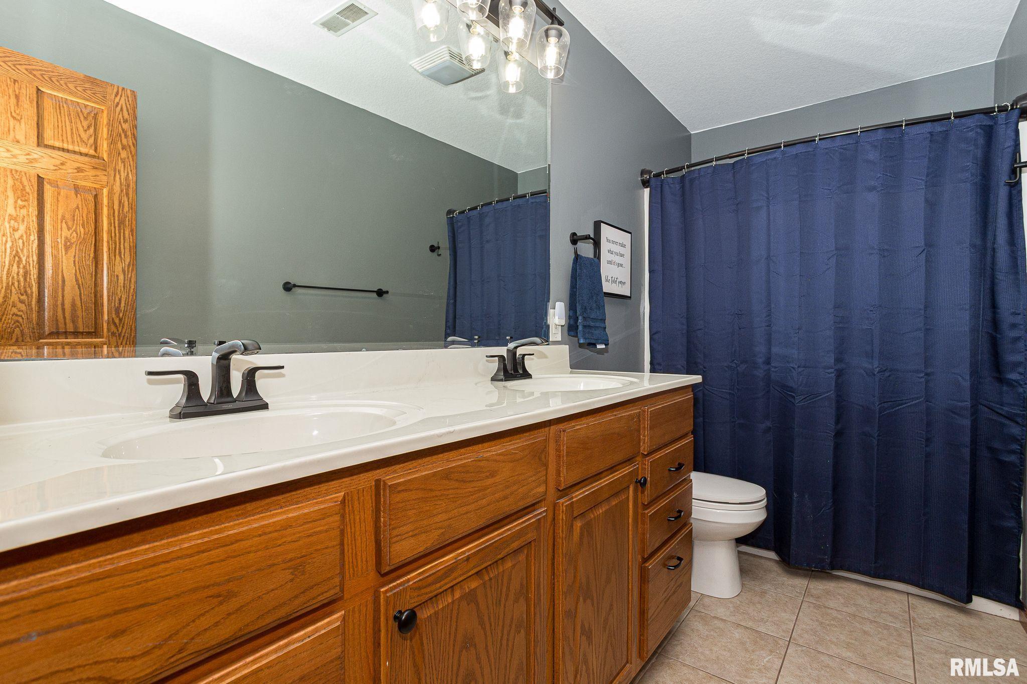 12 Douglas Way, Eldridge, Iowa image 28
