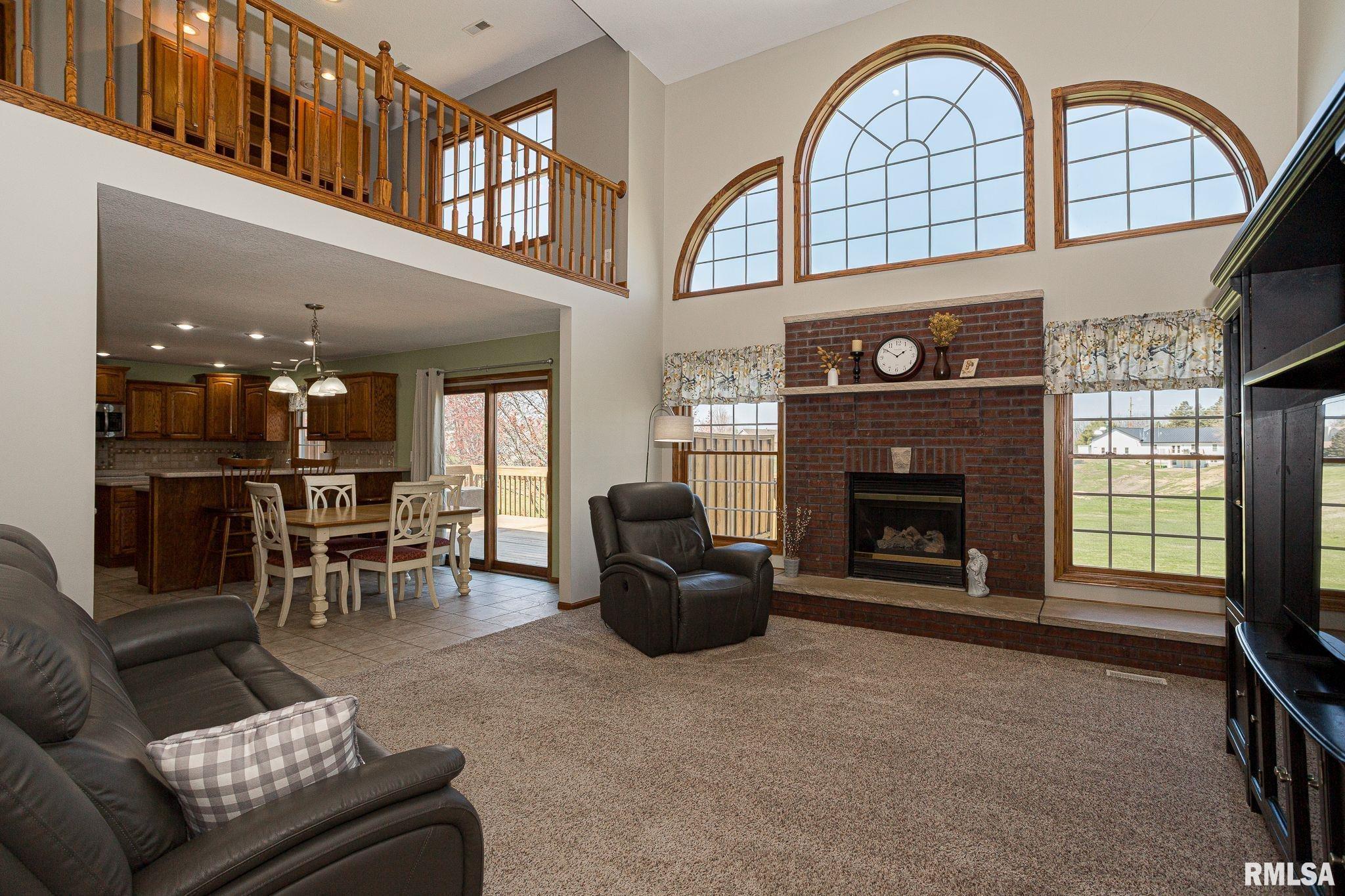 12 Douglas Way, Eldridge, Iowa image 4