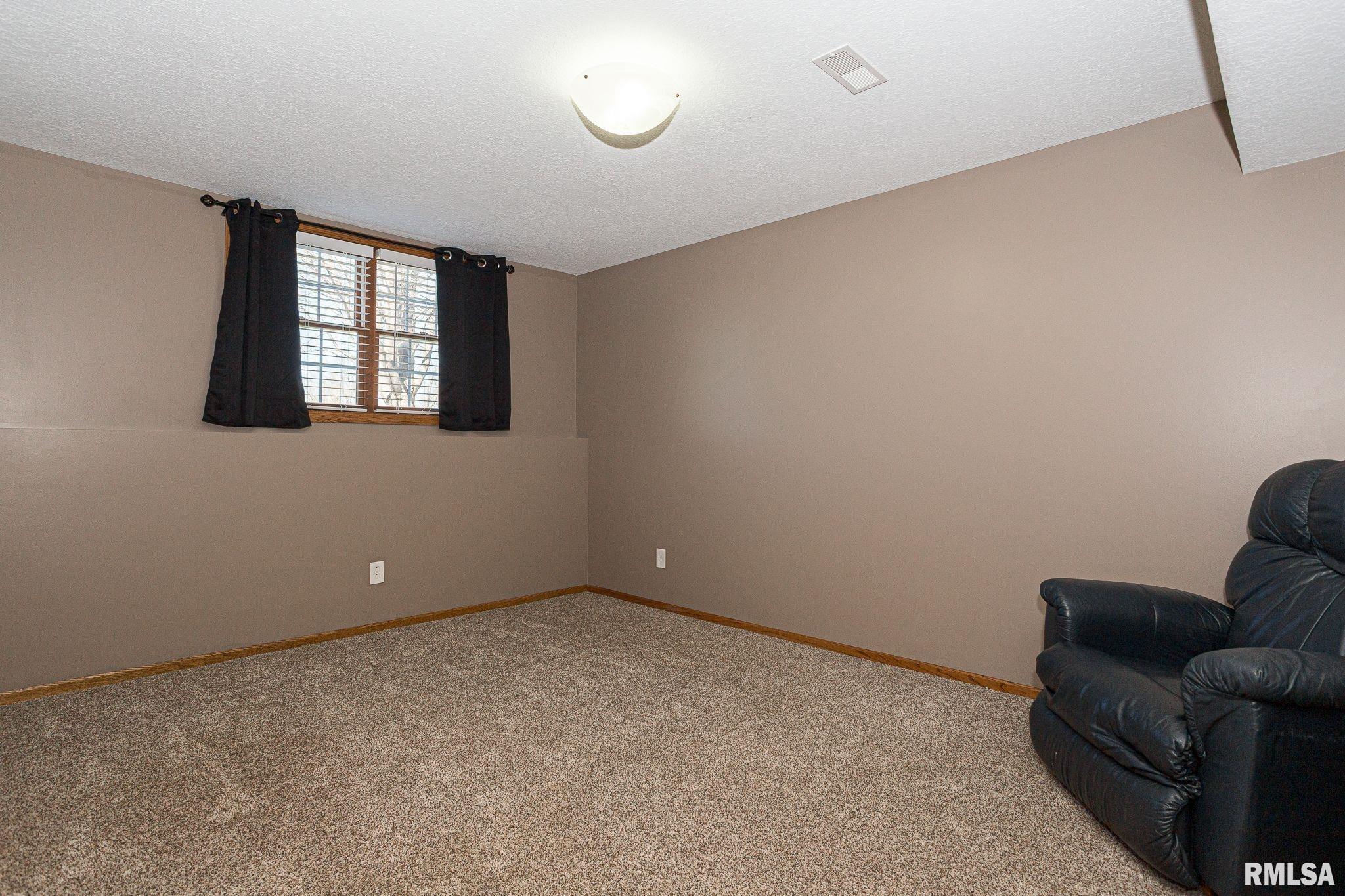 12 Douglas Way, Eldridge, Iowa image 34