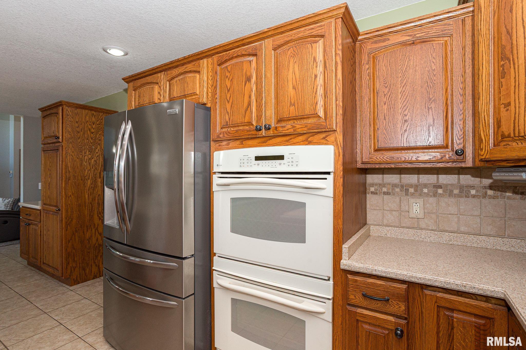 12 Douglas Way, Eldridge, Iowa image 10