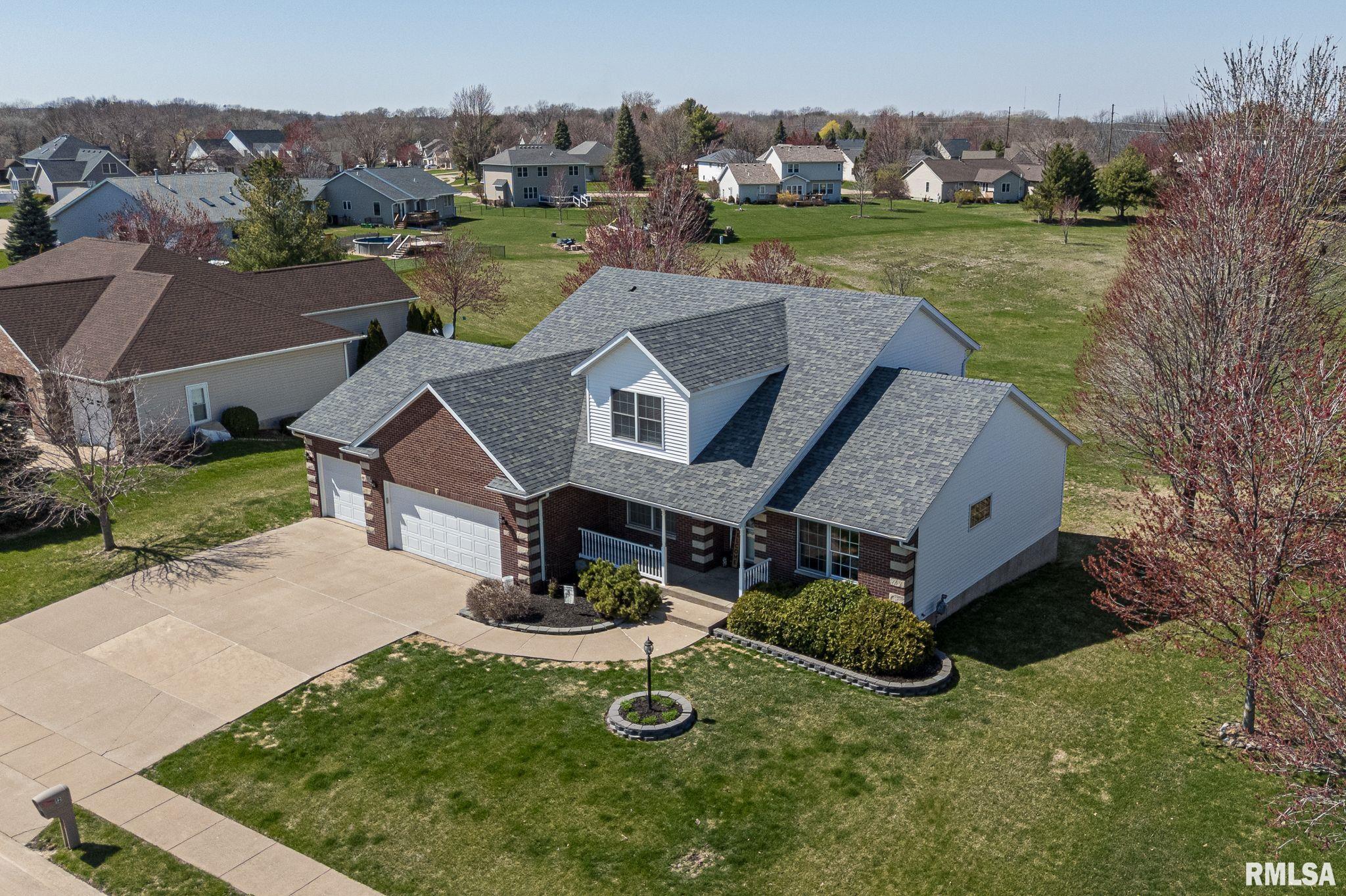 12 Douglas Way, Eldridge, Iowa image 2