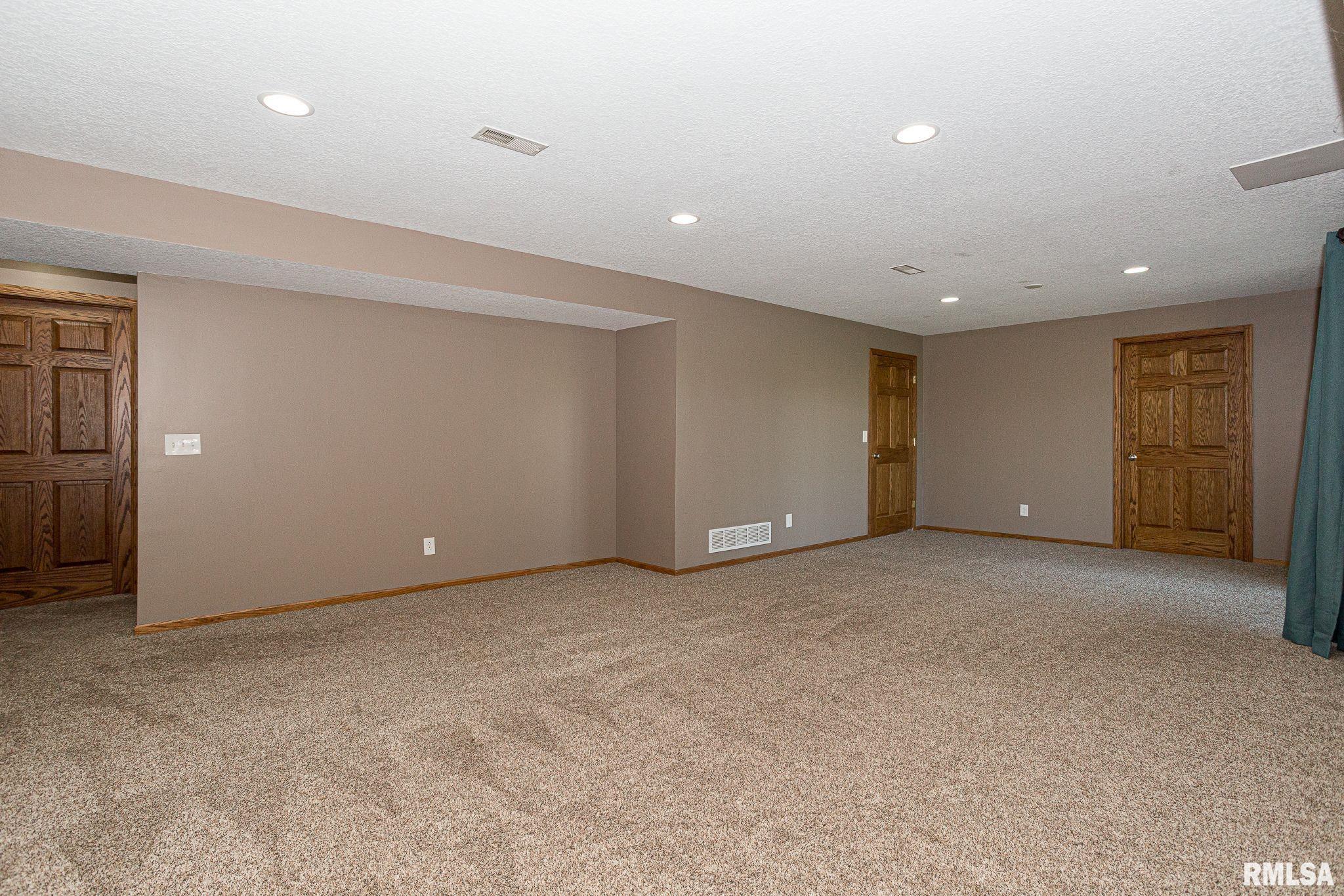 12 Douglas Way, Eldridge, Iowa image 31