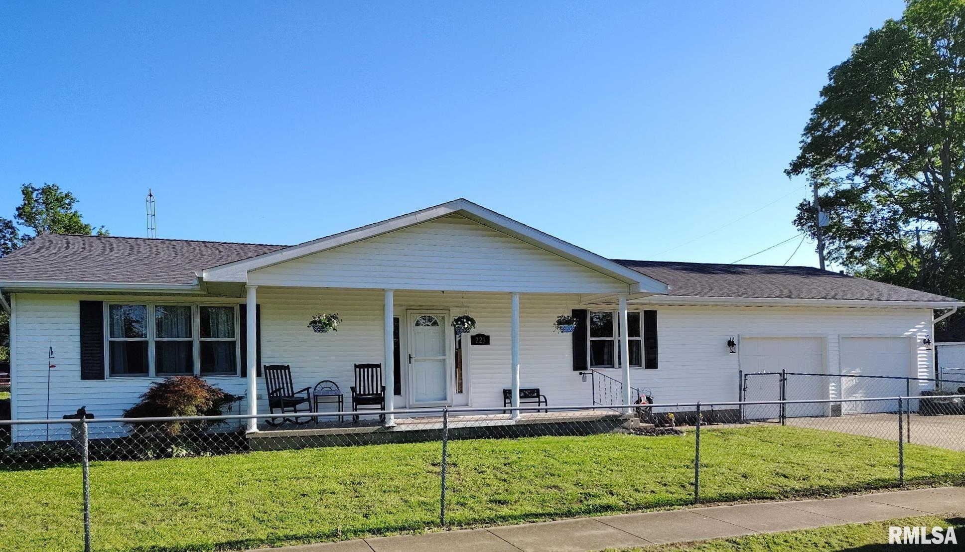 223 N King Street, Hurst, Illinois image 1
