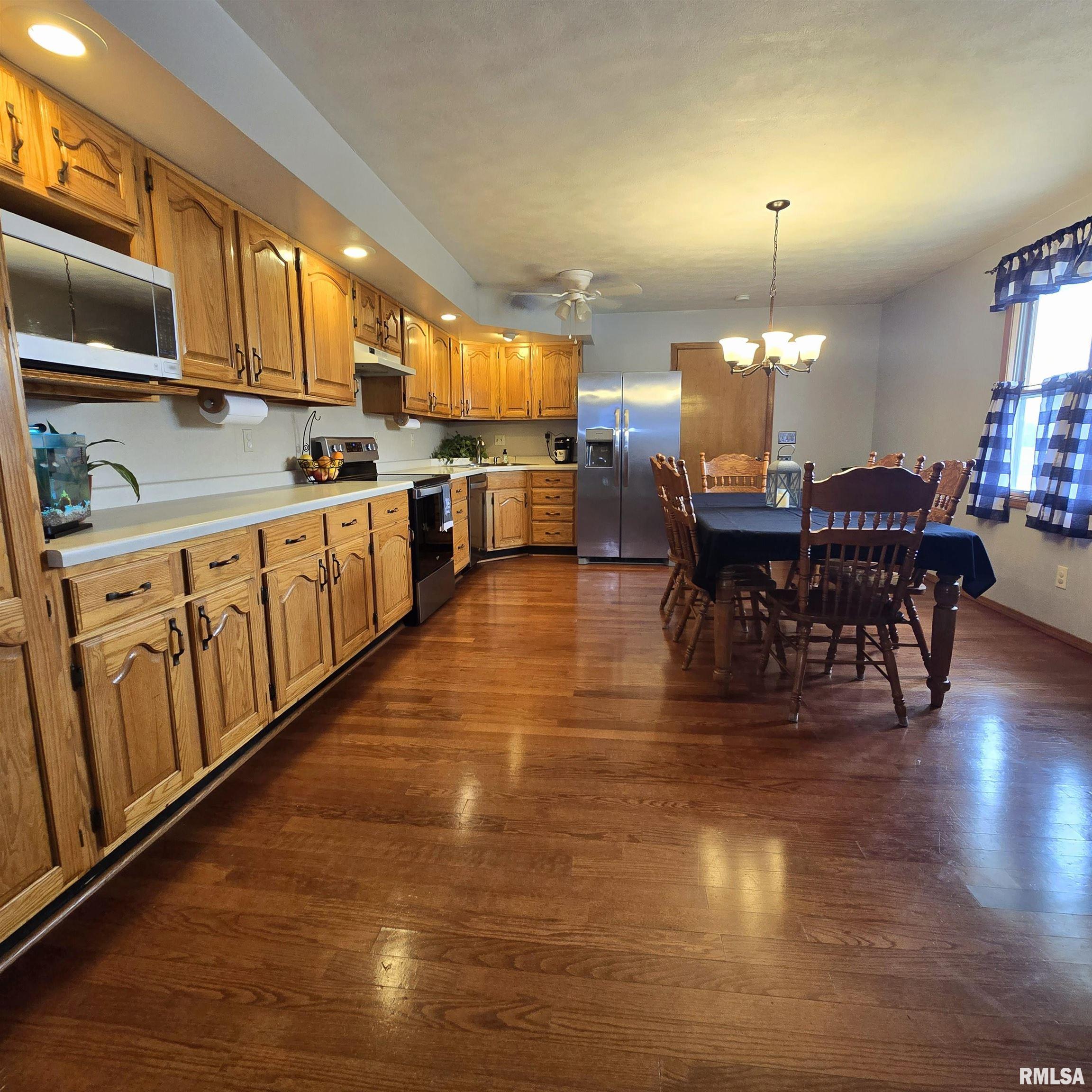 223 N King Street, Hurst, Illinois image 6