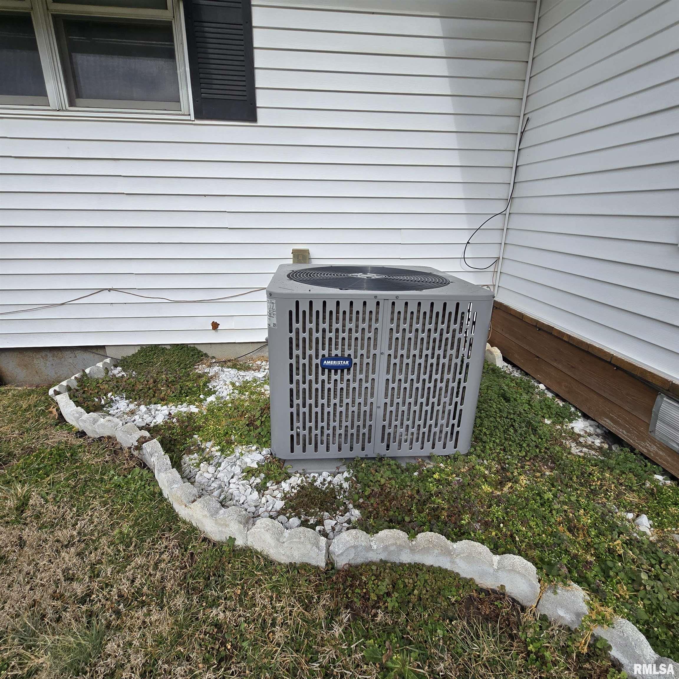 223 N King Street, Hurst, Illinois image 24