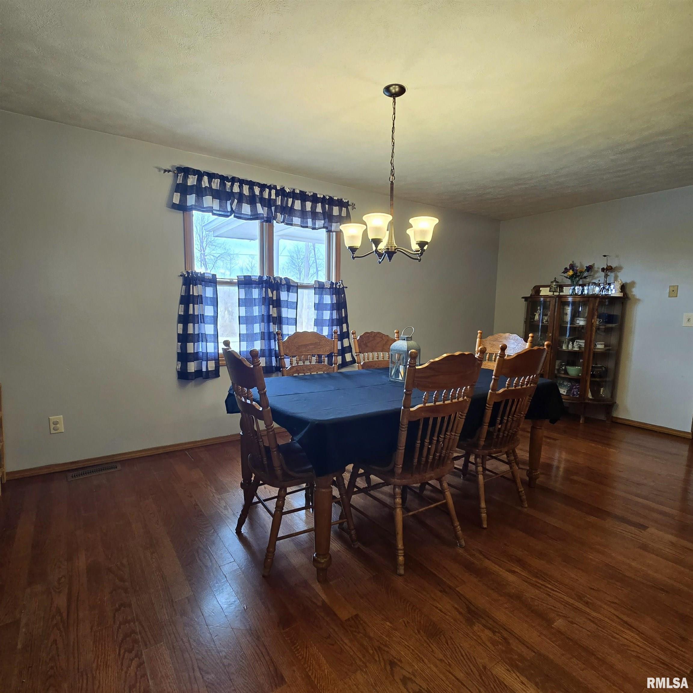 223 N King Street, Hurst, Illinois image 8