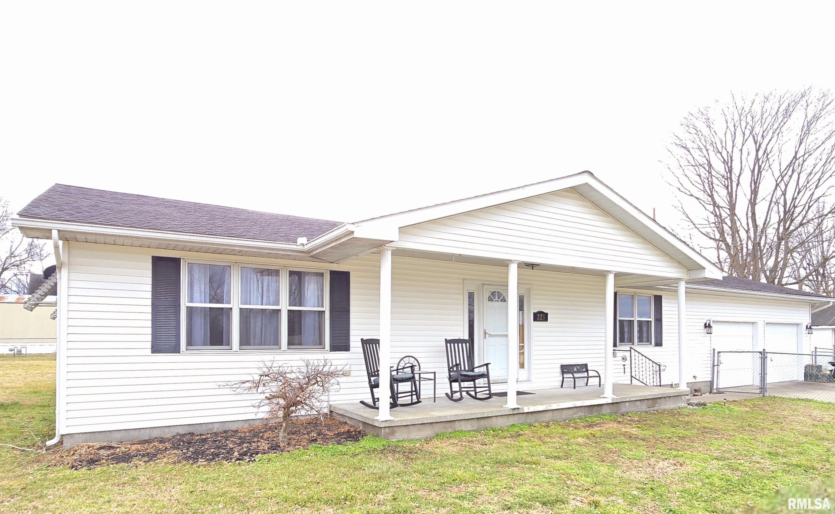 223 N King Street, Hurst, Illinois image 2