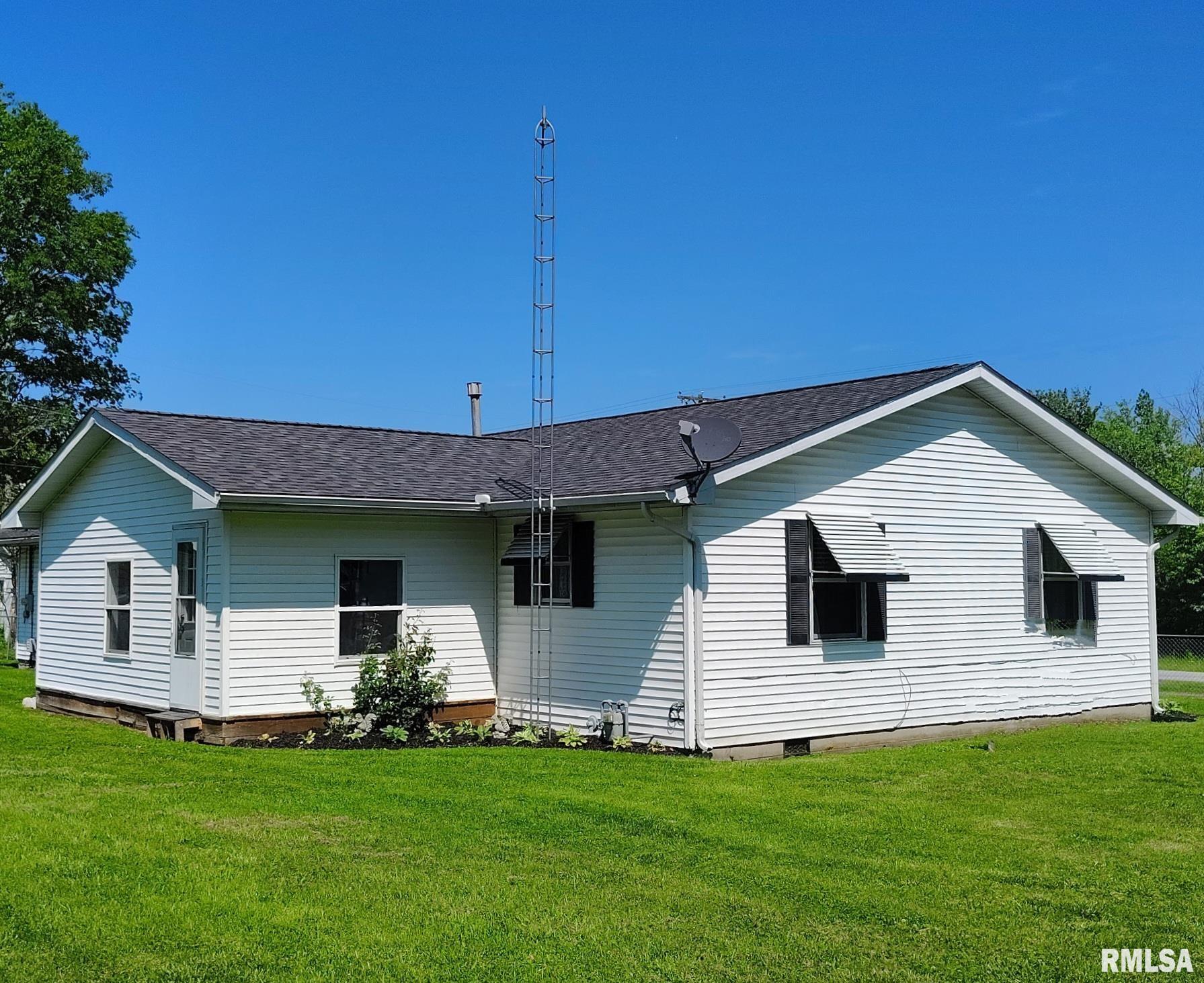 223 N King Street, Hurst, Illinois image 25