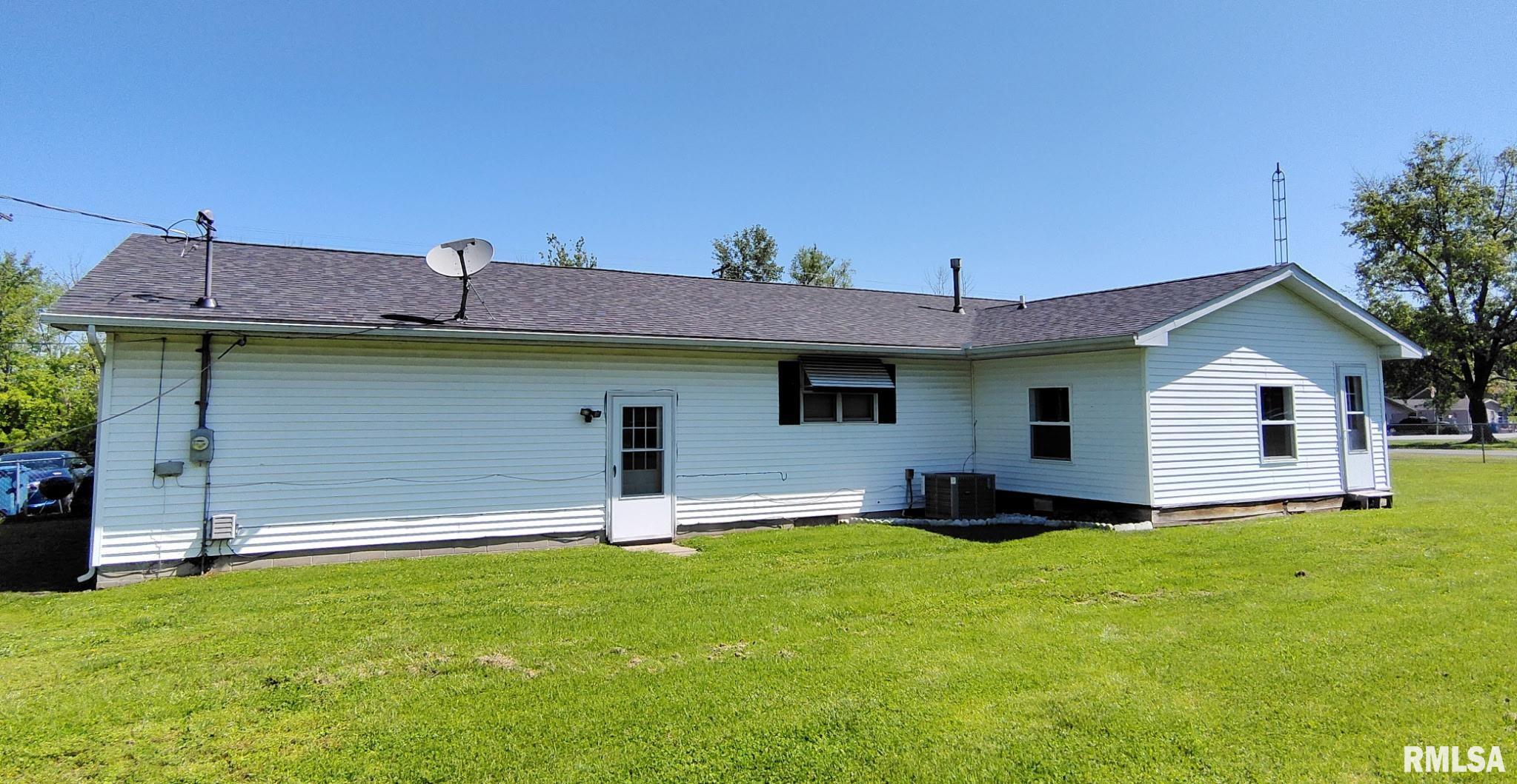 223 N King Street, Hurst, Illinois image 24