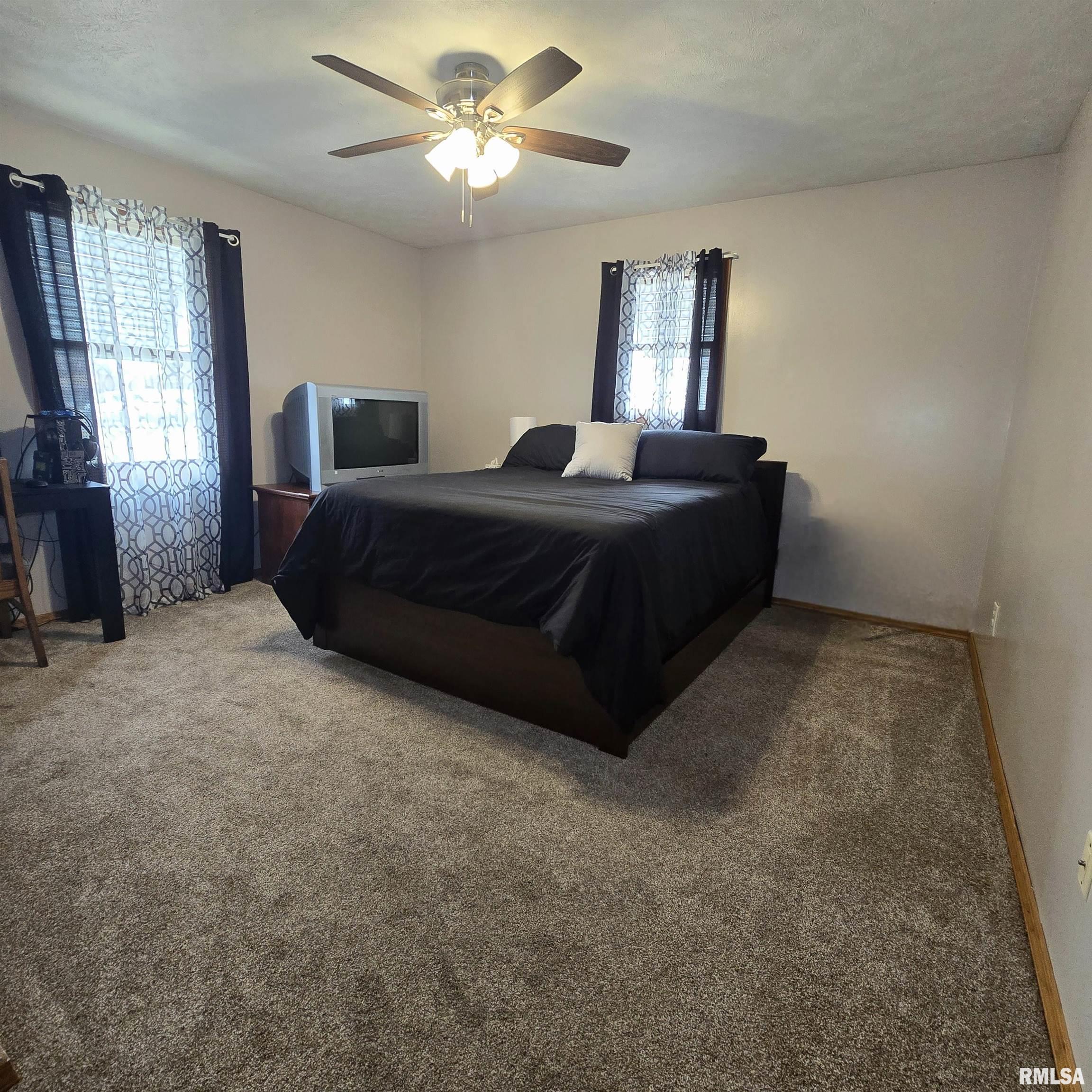 223 N King Street, Hurst, Illinois image 10